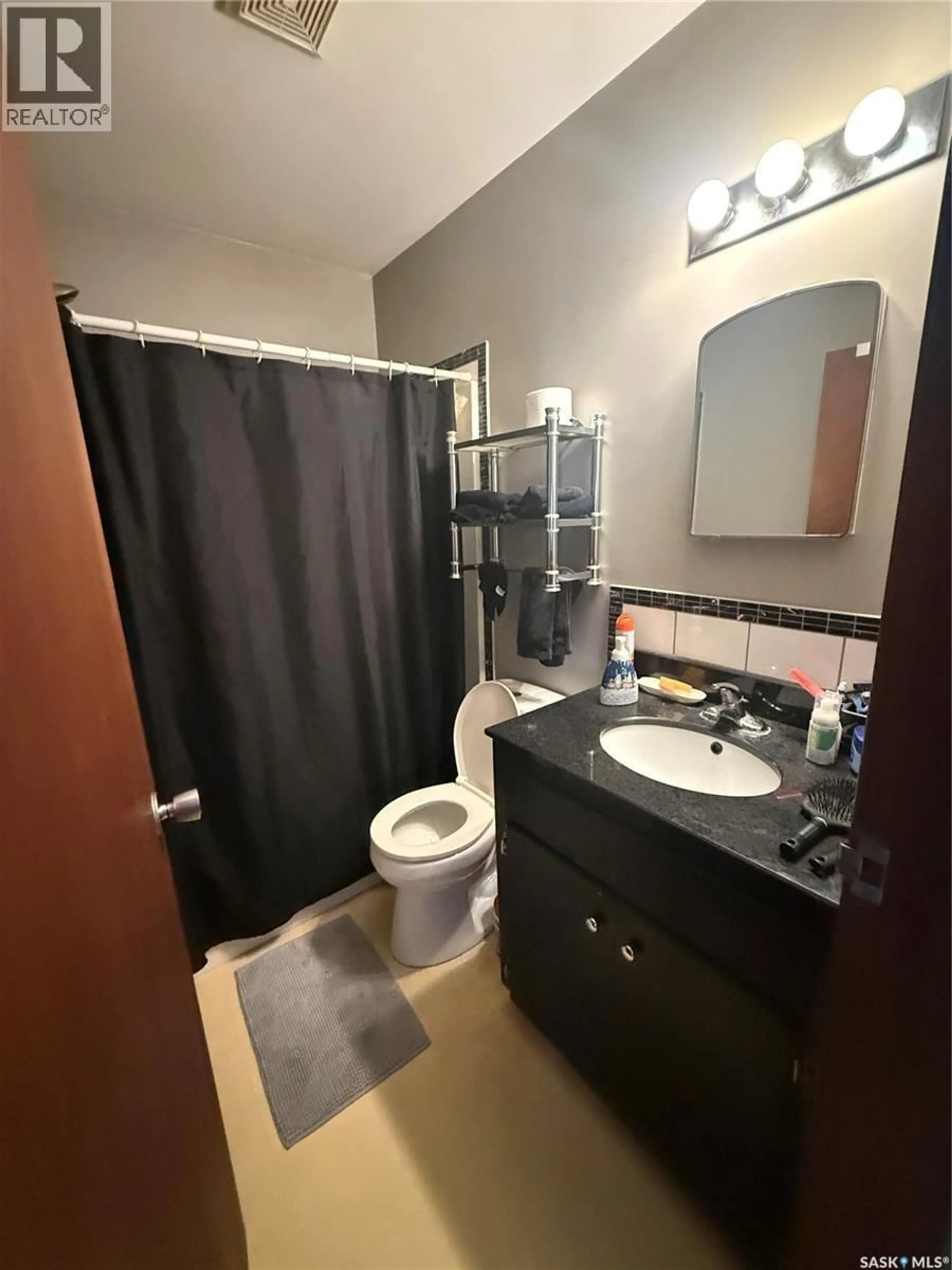 Standard bathroom, unknown for 221 27TH STREET, Battleford Saskatchewan S0M0E0
