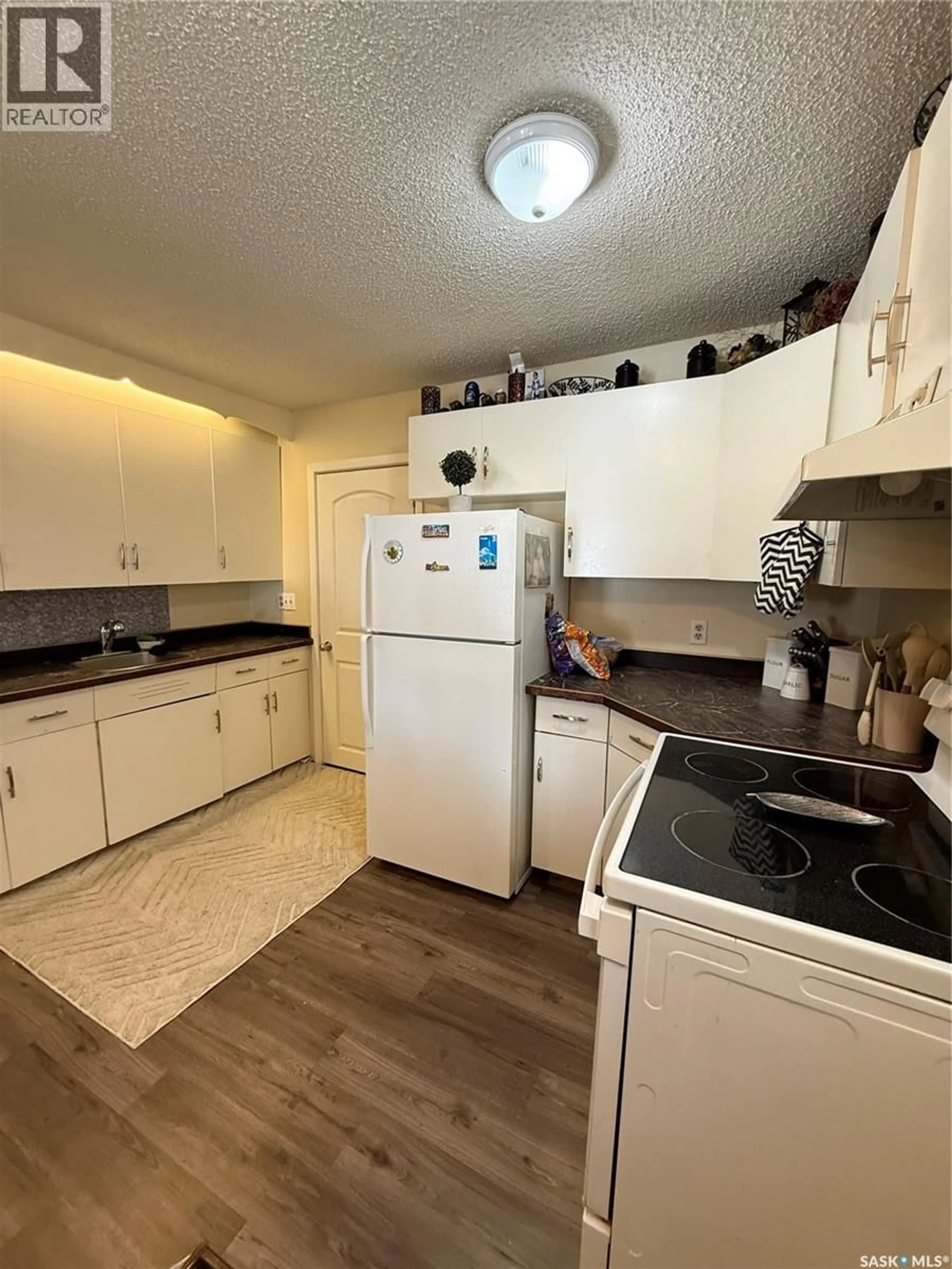 Standard kitchen, unknown for 89 DARLINGTON STREET, Yorkton Saskatchewan S3N0E8