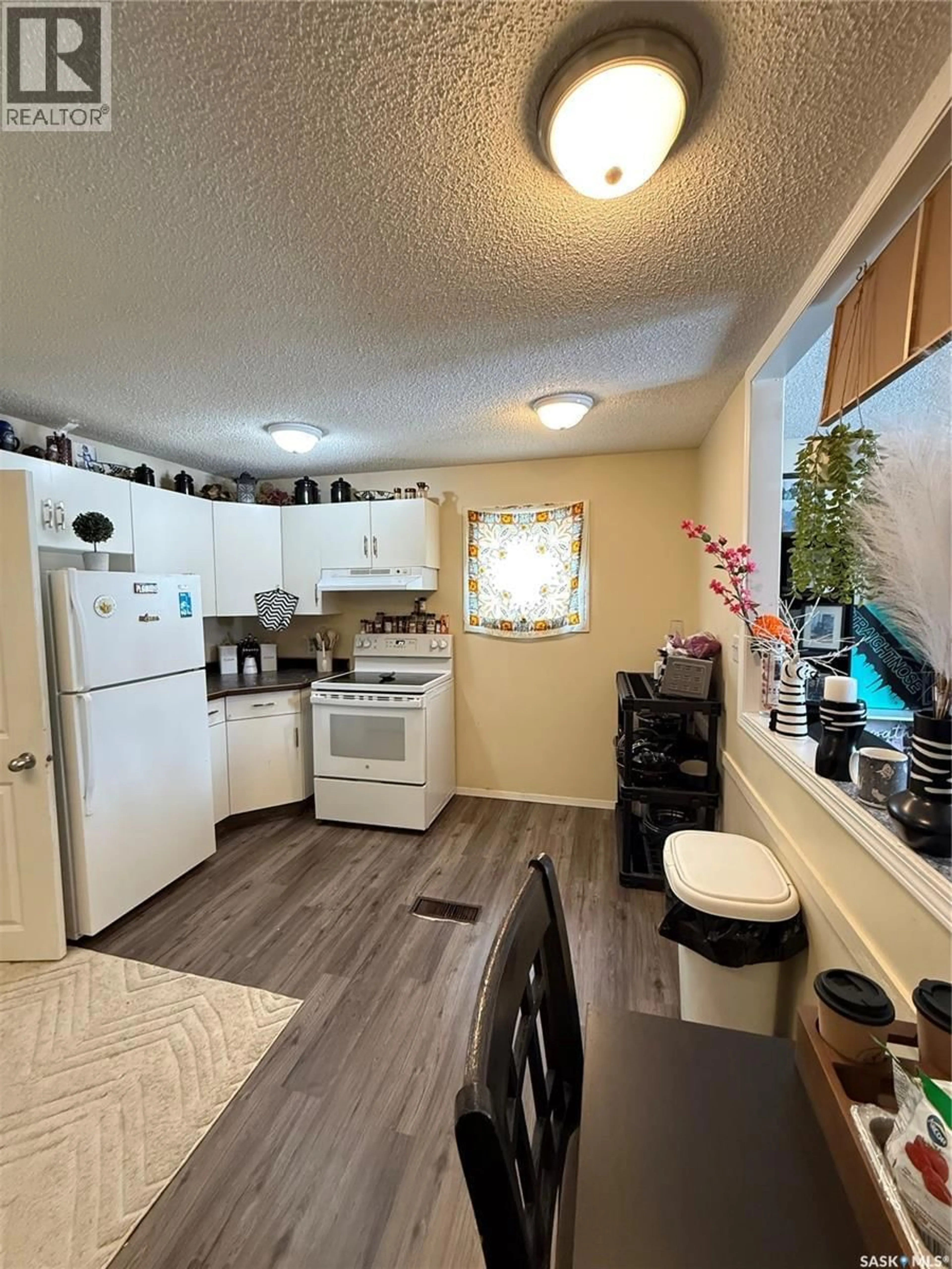 Standard kitchen, unknown for 89 DARLINGTON STREET, Yorkton Saskatchewan S3N0E8