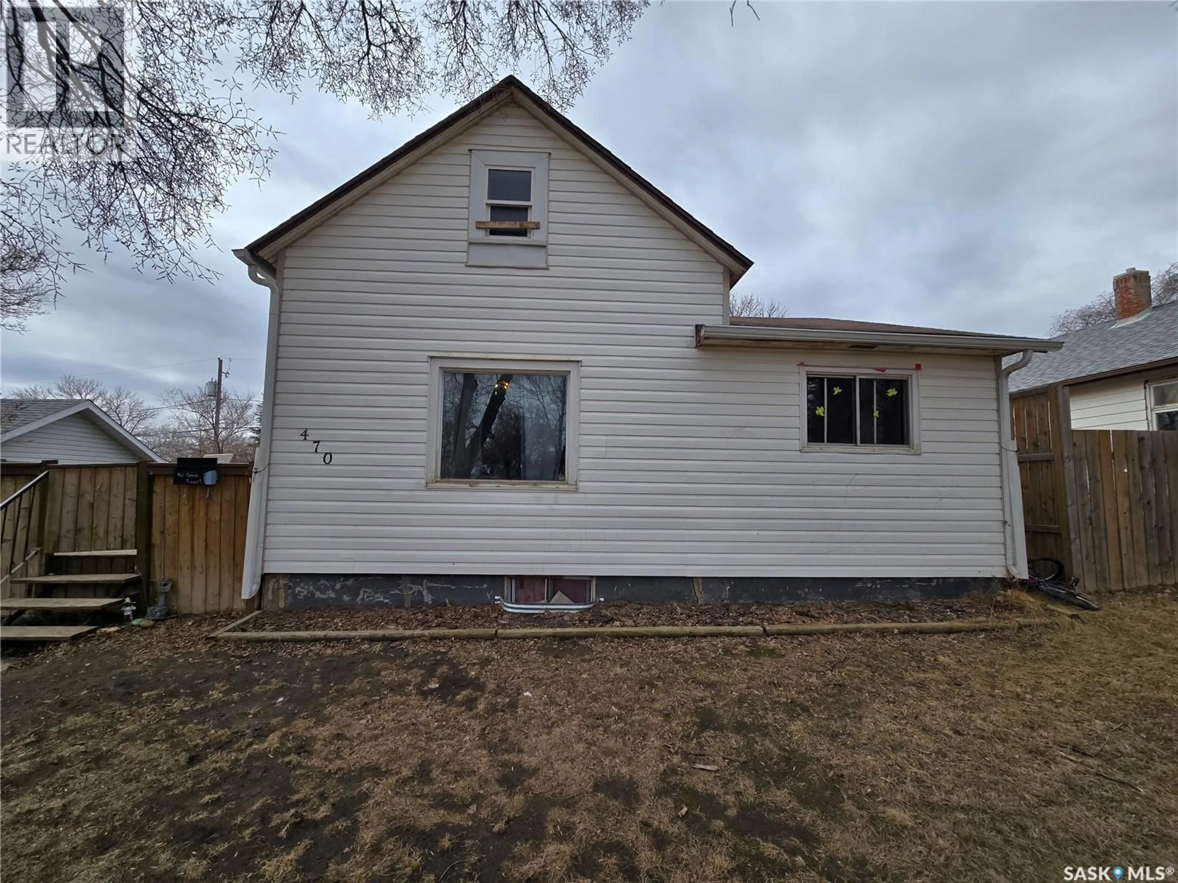 Home with vinyl exterior material, street for 470 2ND AVENUE, Swift Current Saskatchewan S9H0P7