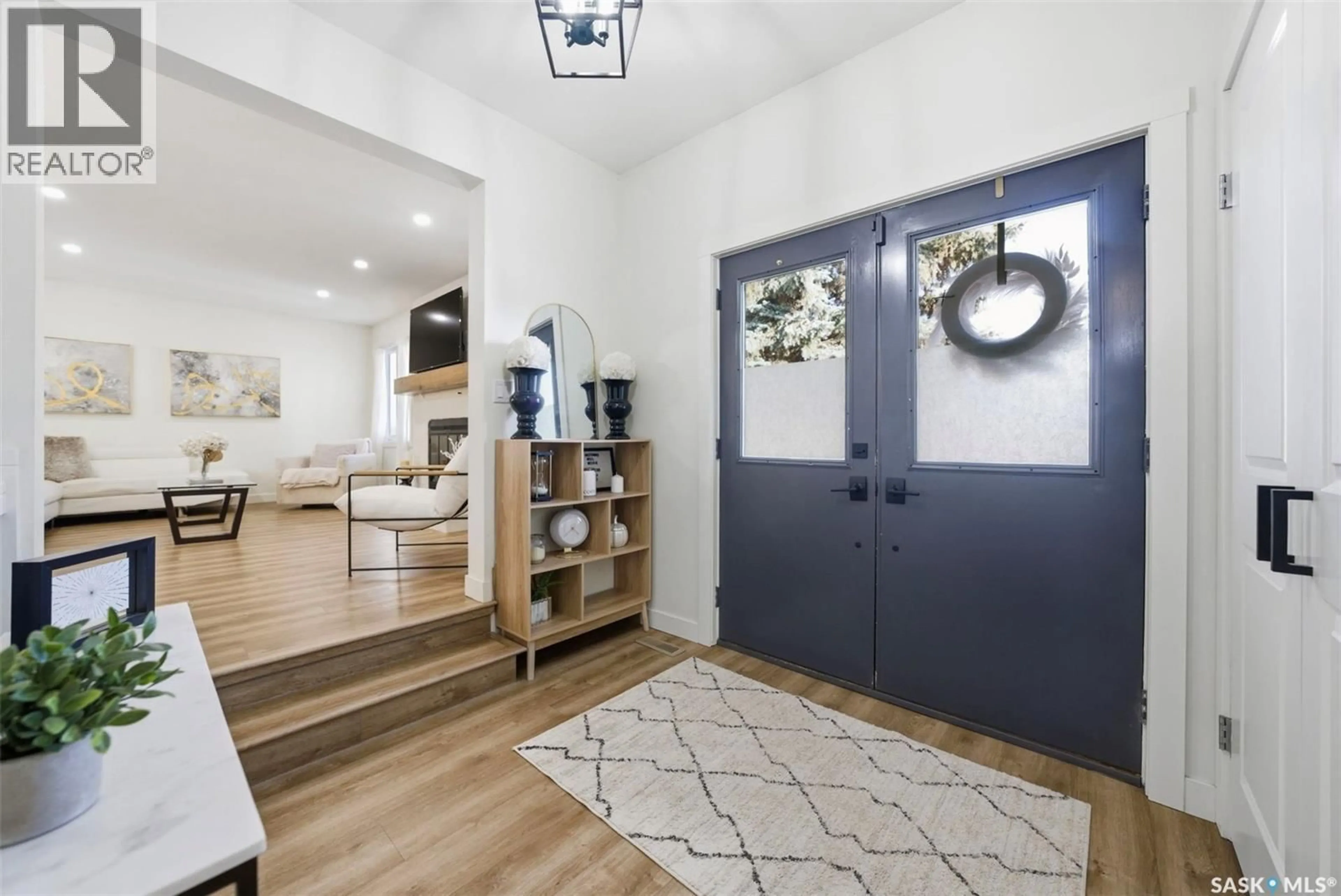 Indoor entryway for 7 KINDRACHUK CRESCENT, Saskatoon Saskatchewan S7K6P9