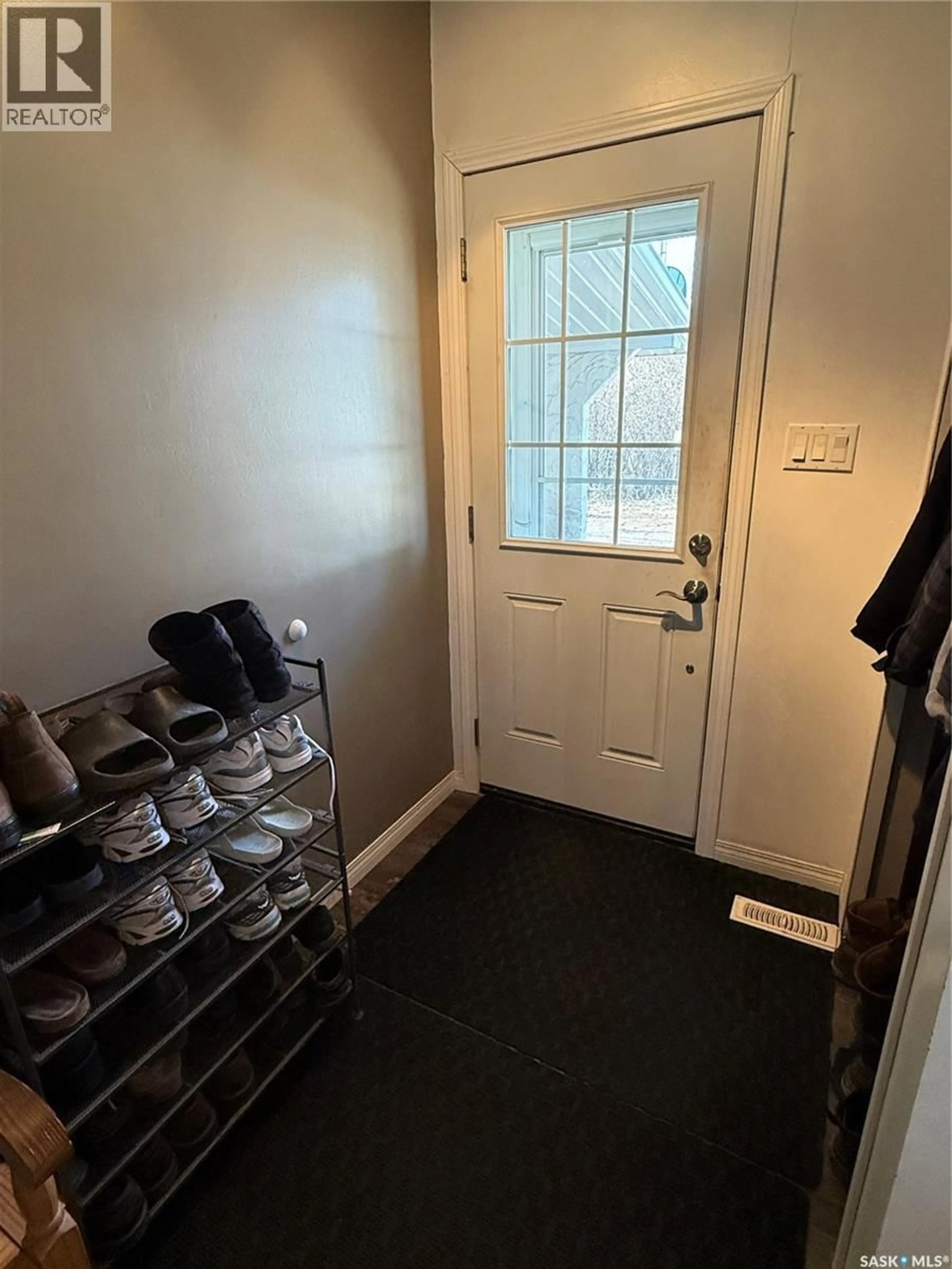 Indoor entryway for 14 2ND AVENUE, Weyburn Saskatchewan S4H1W8