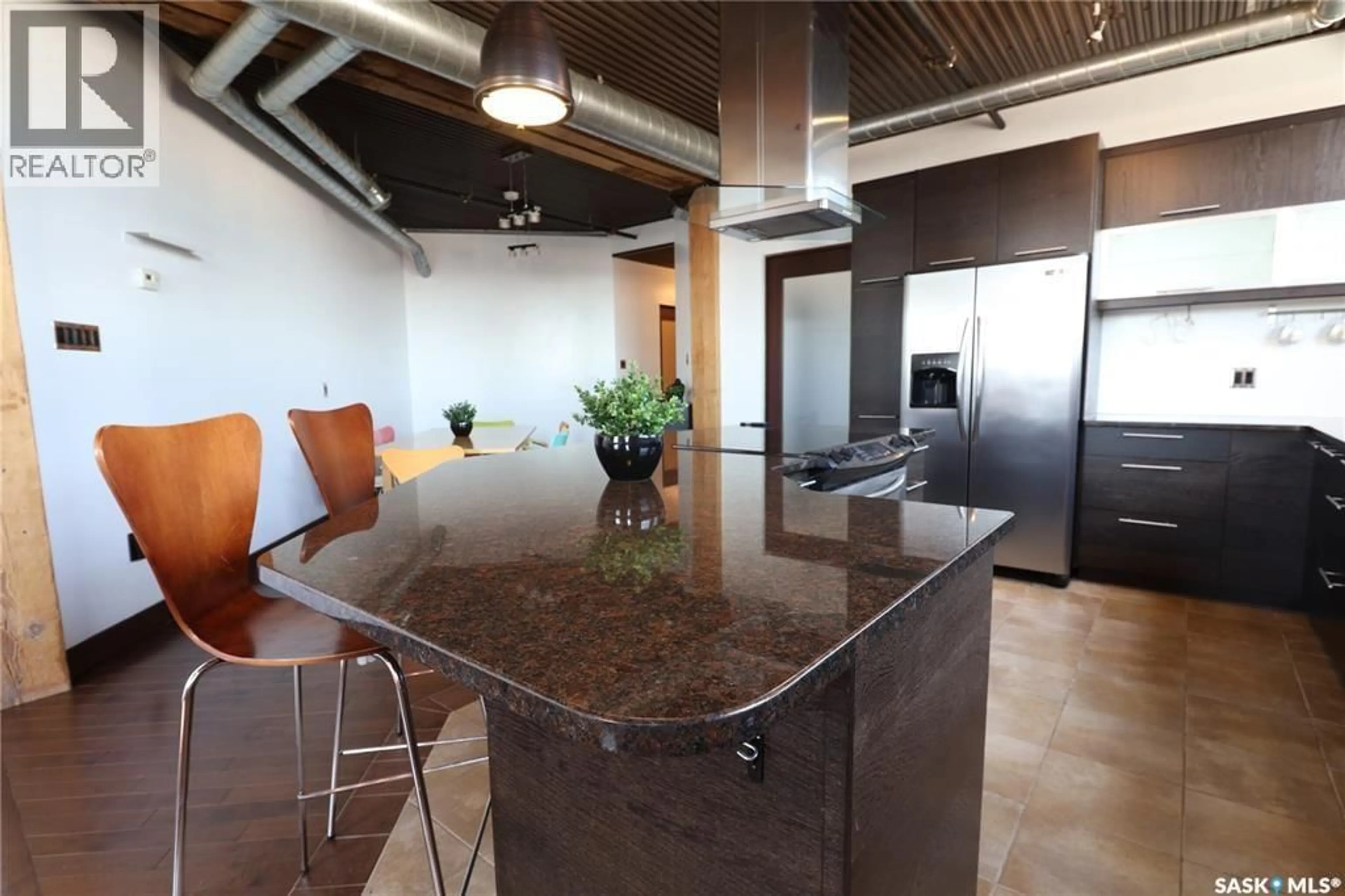 Contemporary kitchen, unknown for 302 1275 BROAD STREET, Regina Saskatchewan S4R1Y2