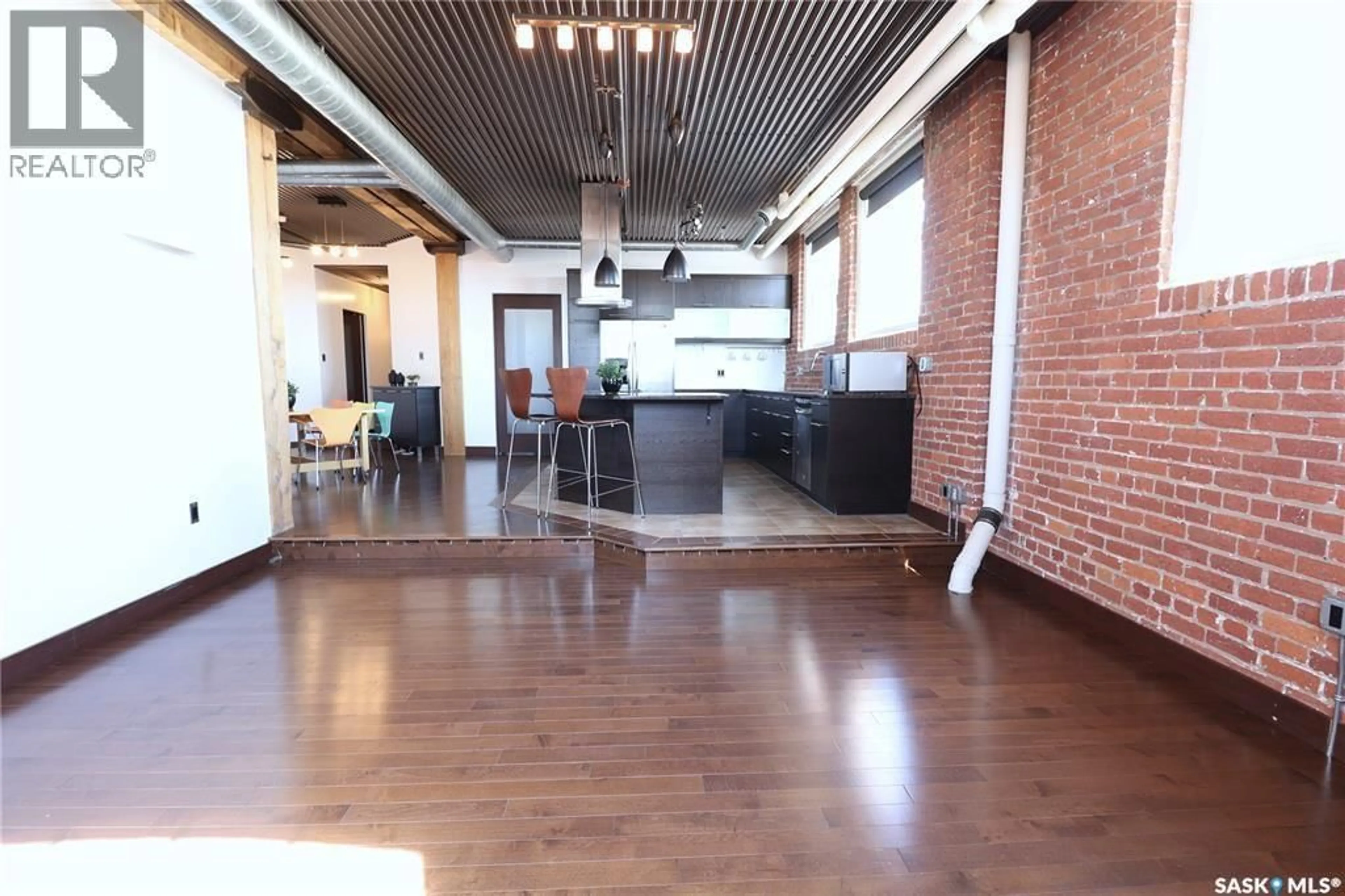 Indoor foyer for 302 1275 BROAD STREET, Regina Saskatchewan S4R1Y2