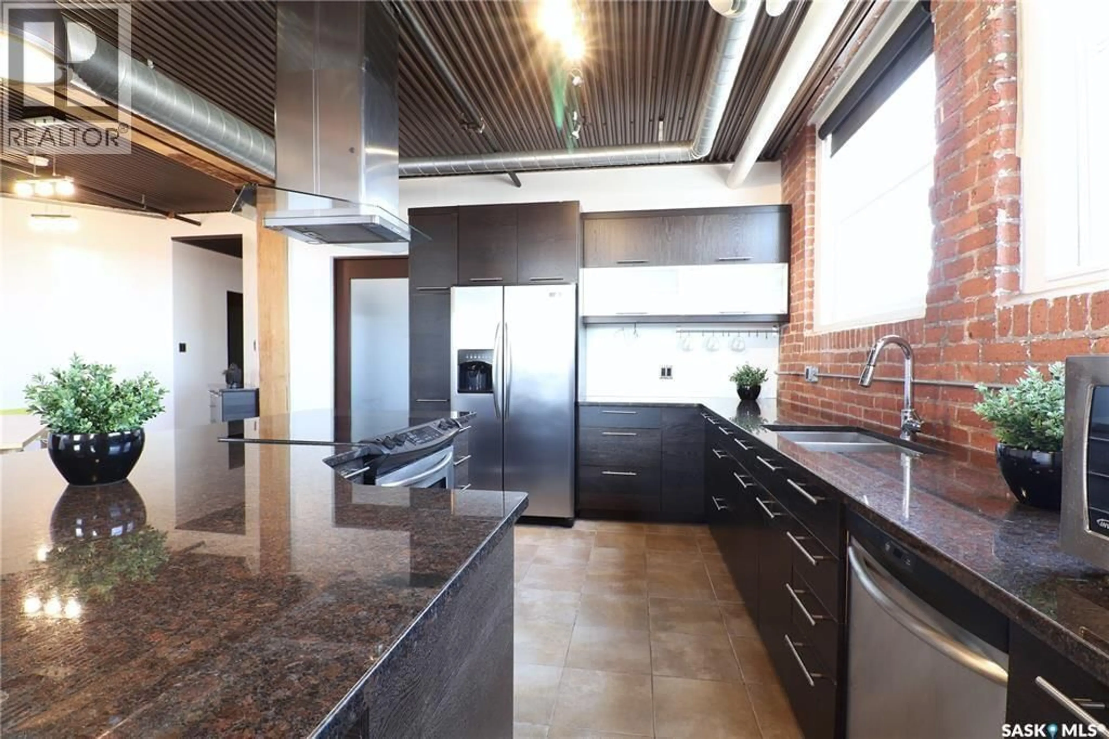 Contemporary kitchen, ceramic/tile floor for 302 1275 BROAD STREET, Regina Saskatchewan S4R1Y2