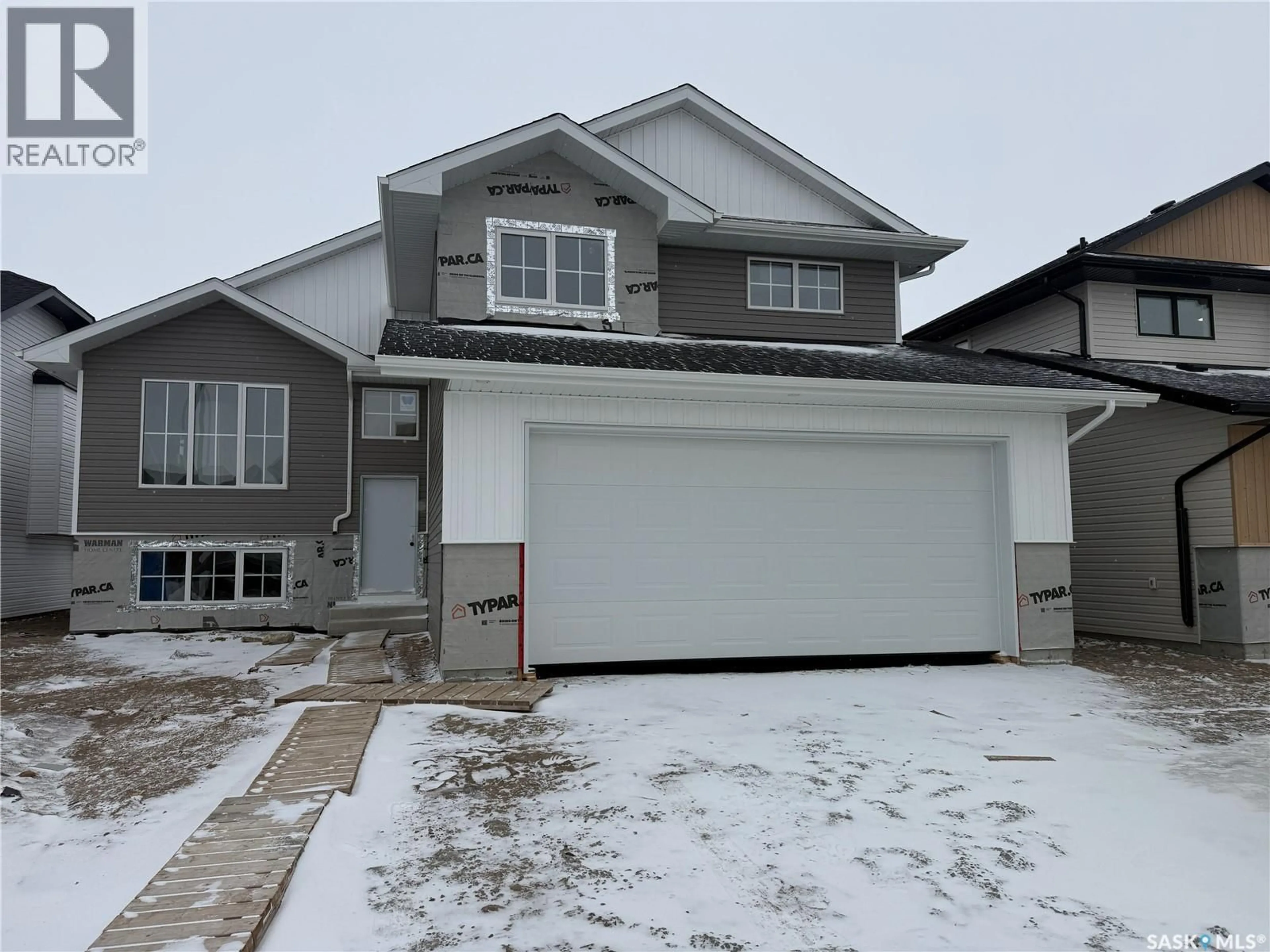 Home with vinyl exterior material, street for 832 WOODS CRESCENT, Warman Saskatchewan S0K4S0