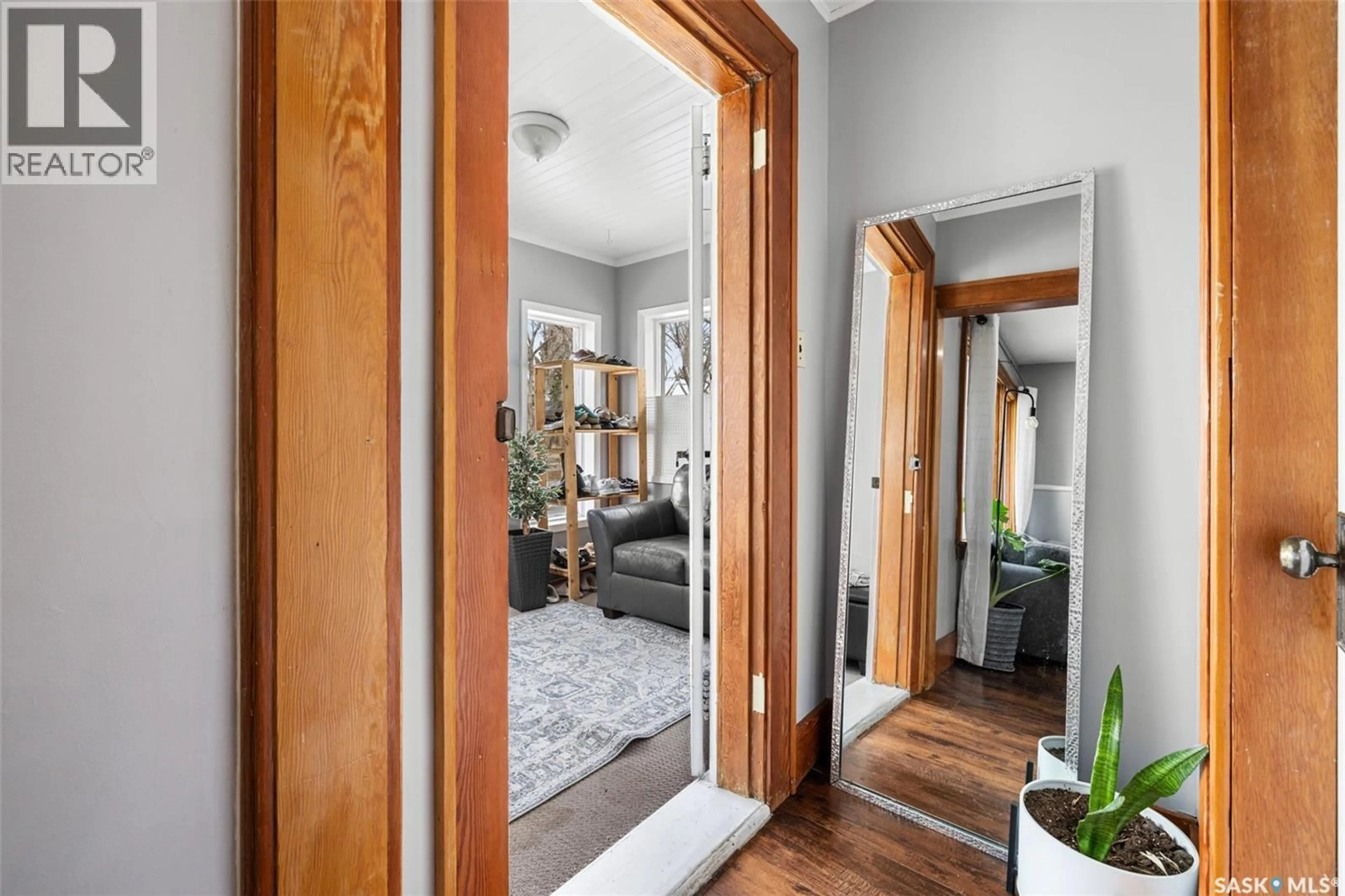 Indoor entryway for 3637 VICTORIA AVENUE, Regina Saskatchewan S4T1M4