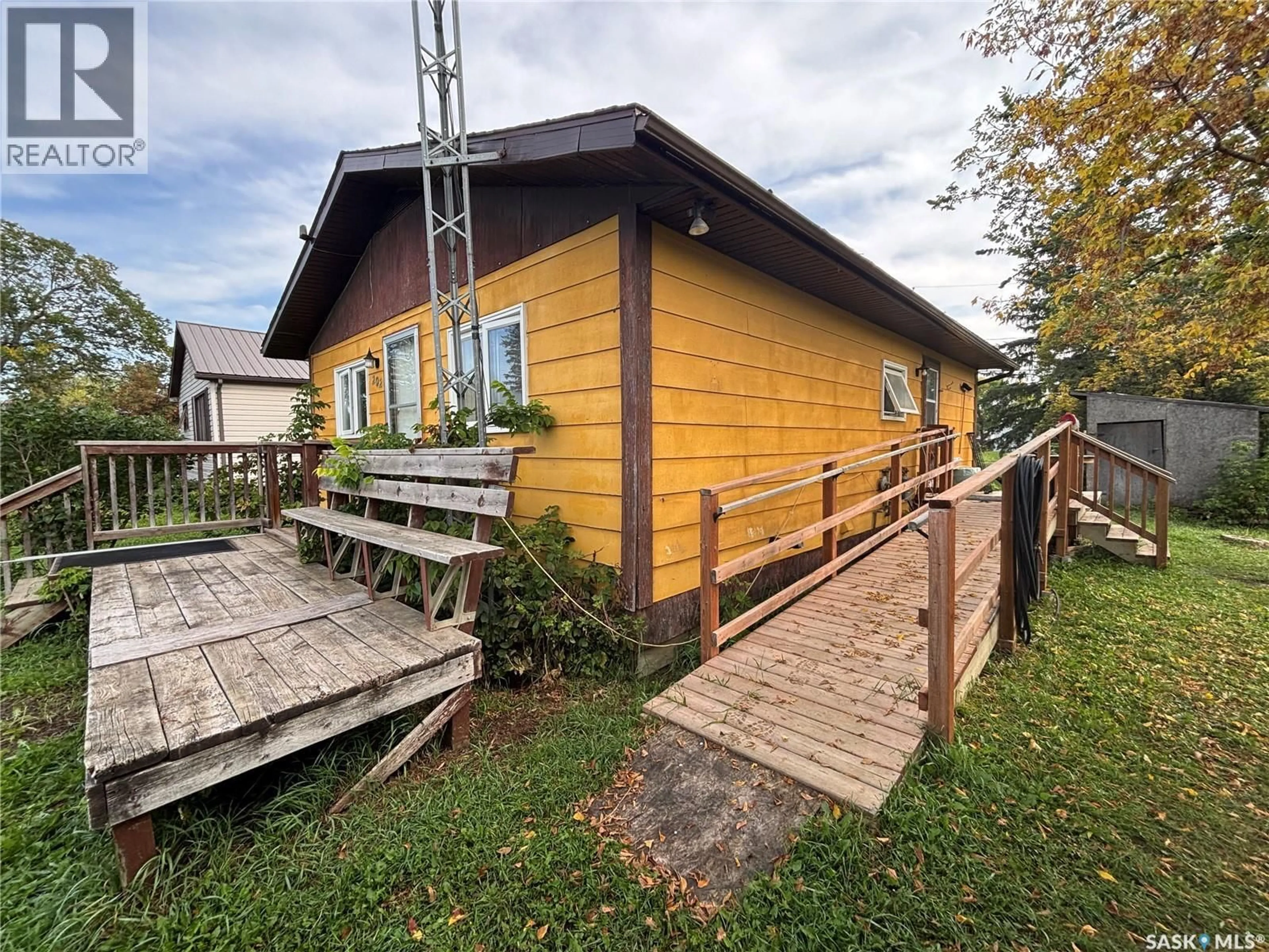 Patio, building for 202 DIXON AVENUE, Kinistino Saskatchewan S0J1H0