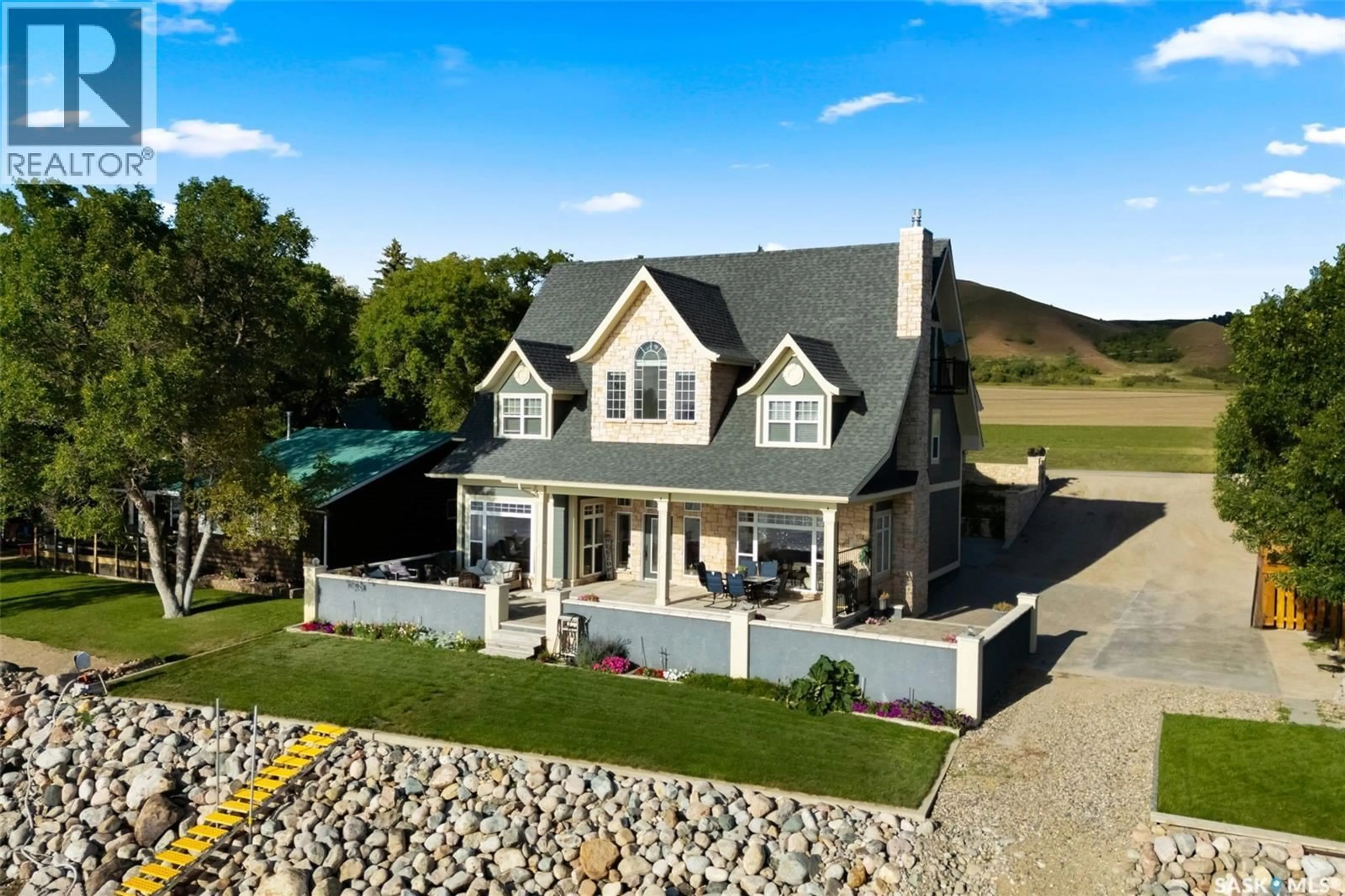 A pic from outside/outdoor area/front of a property/back of a property/a pic from drone, mountain view for 307A CURRIE AVENUE, Round Lake Saskatchewan S0A3Y0