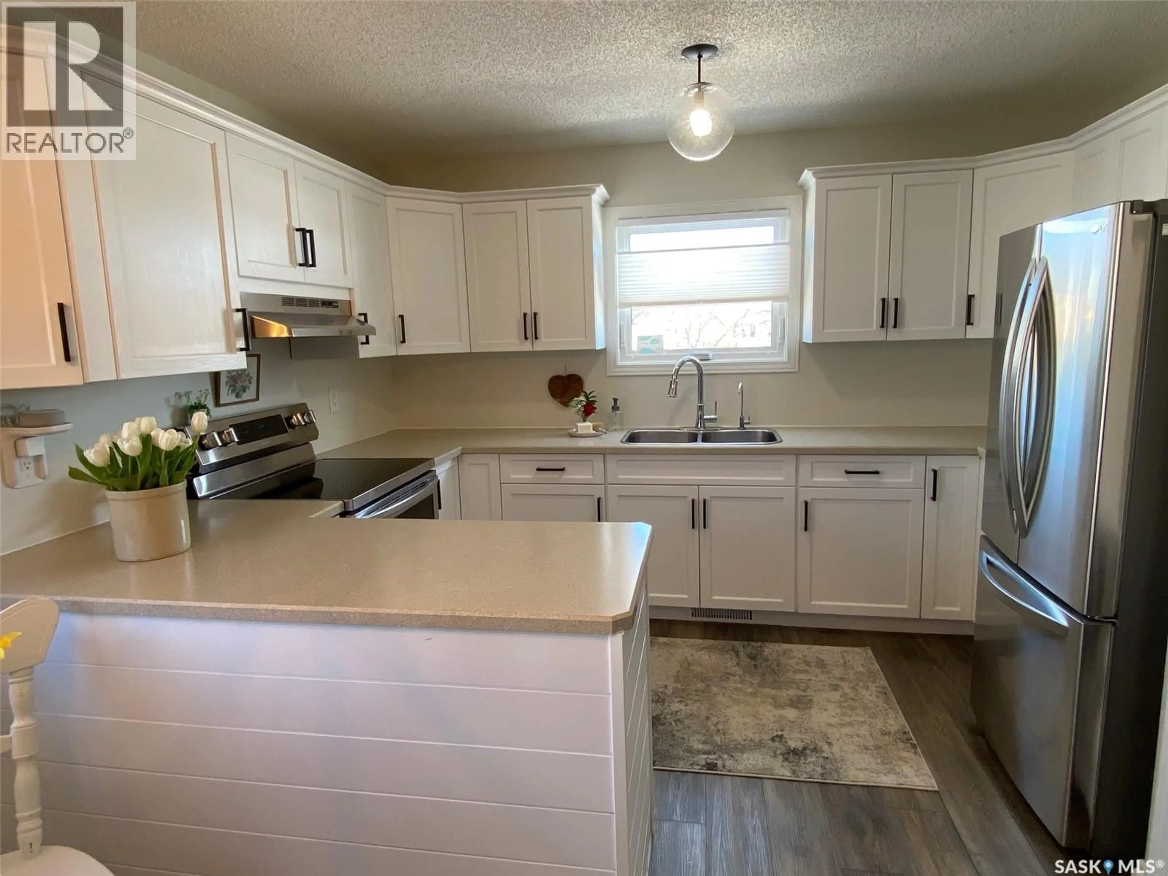 Open concept kitchen, unknown for 86 ONTARIO AVENUE, Yorkton Saskatchewan S3N1Z9
