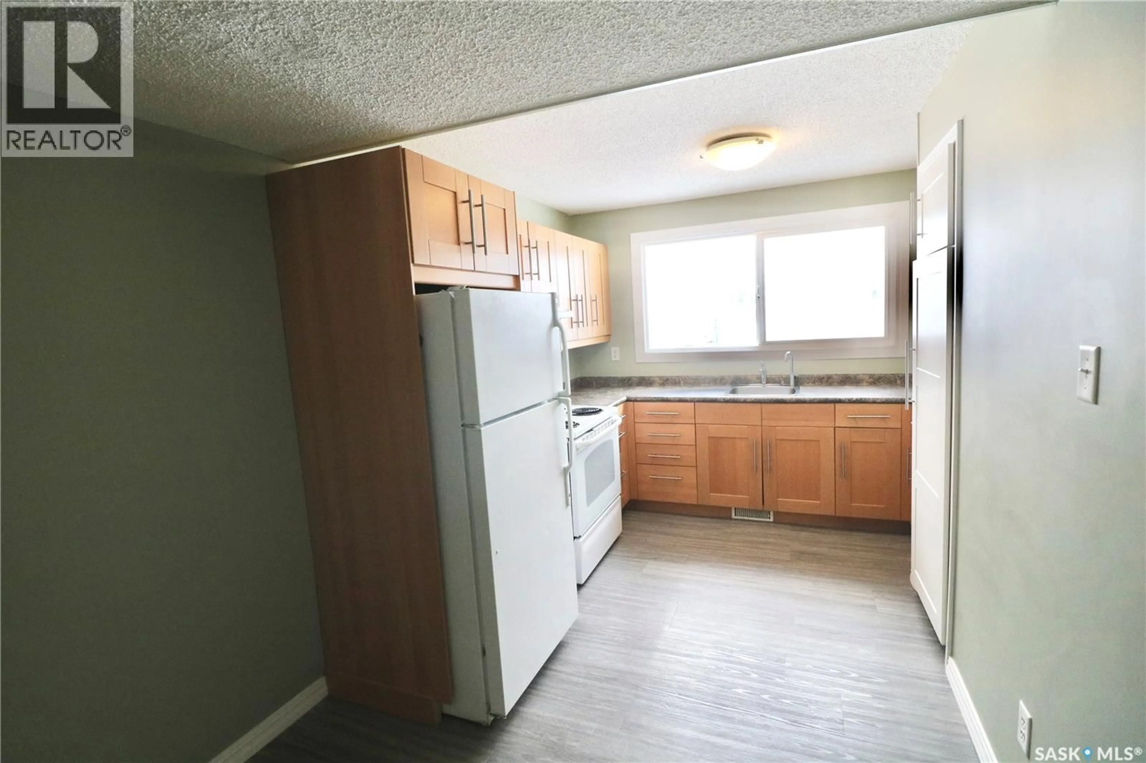 Standard kitchen, unknown for 35 MACKENZIE WAY, Regina Saskatchewan S4N5M5