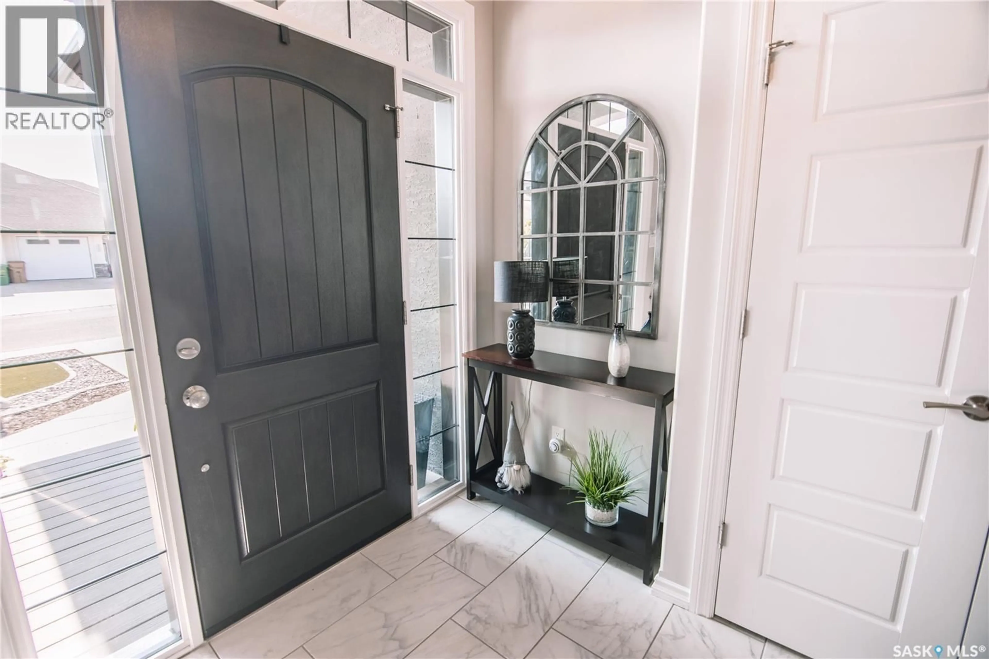 Indoor entryway for 4960 WRIGHT ROAD, Regina Saskatchewan S4W0B1