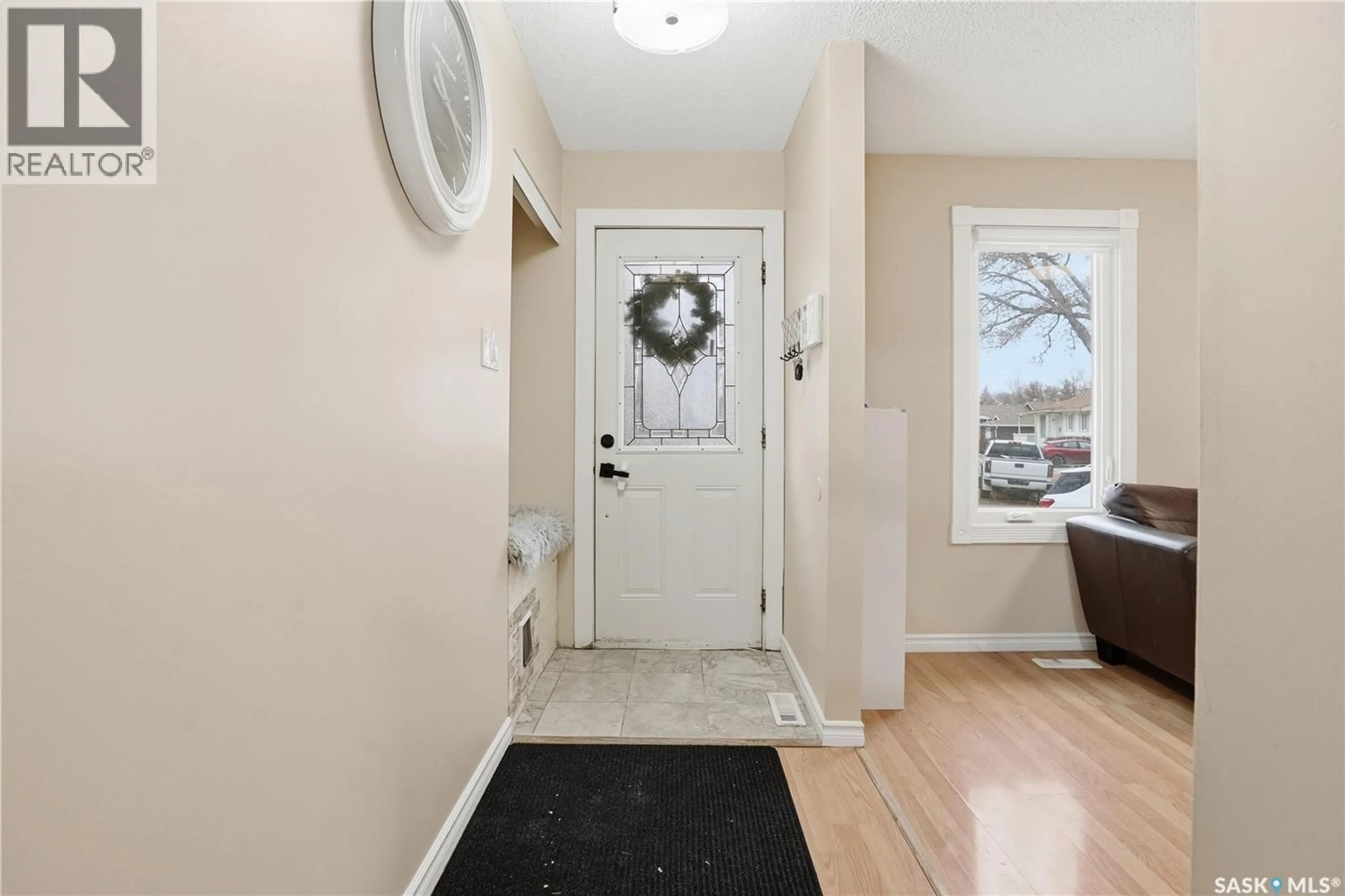 Indoor entryway for 54 SCRIVENER CRESCENT, Regina Saskatchewan S4N4V7