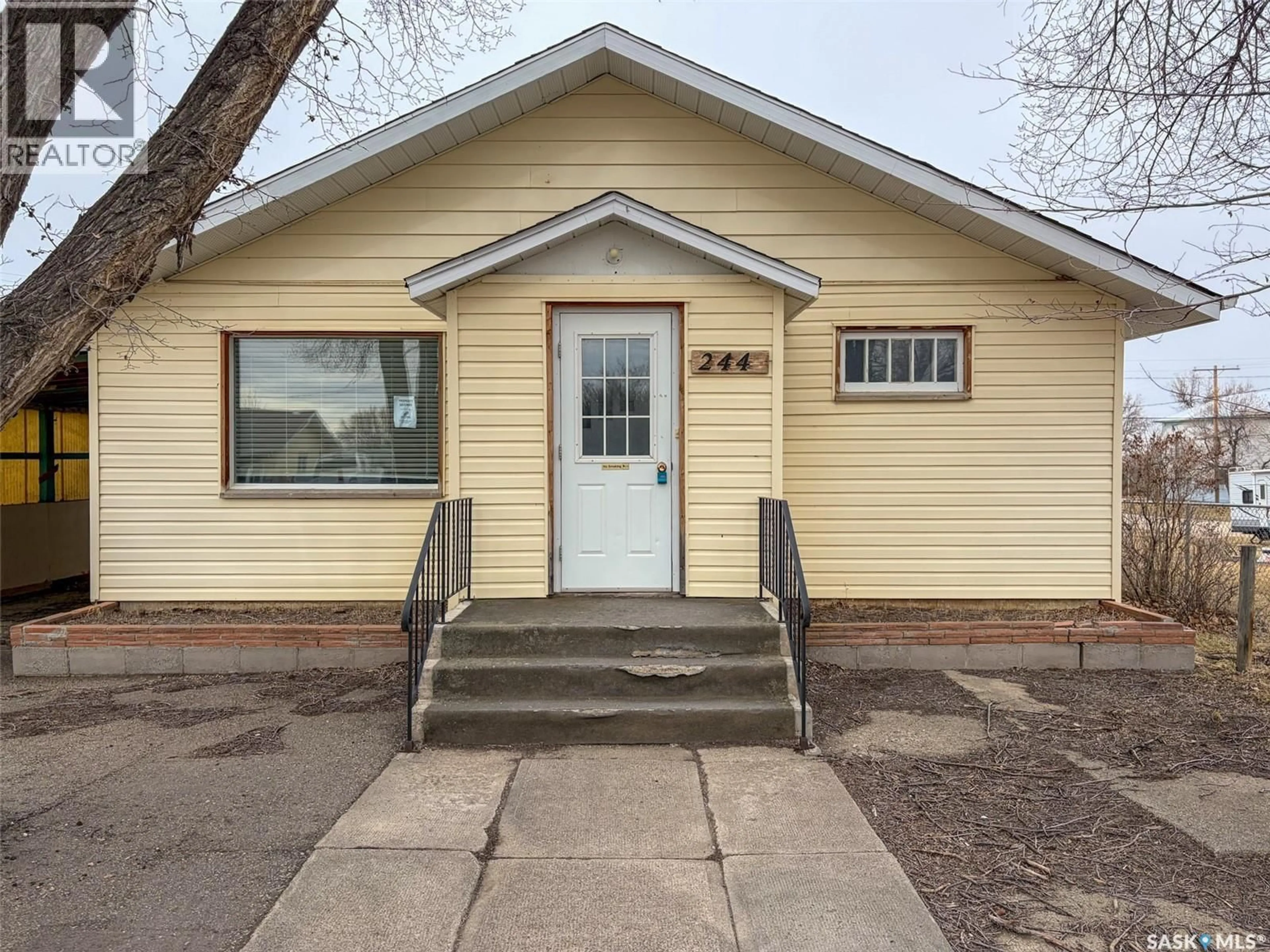 Home with vinyl exterior material, street for 244 MAPLE STREET, Gull Lake Saskatchewan S0N1A0