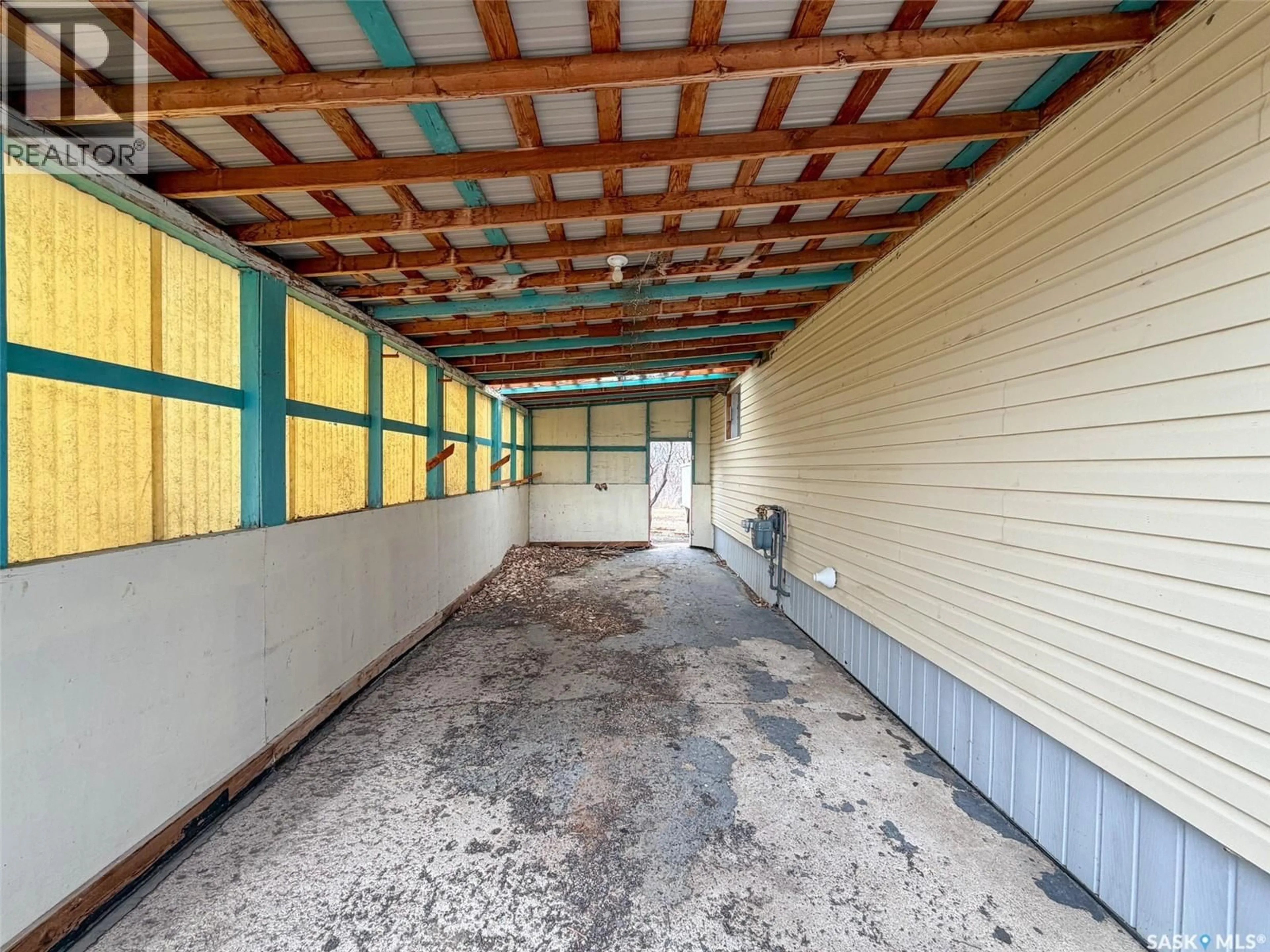 Indoor garage for 244 MAPLE STREET, Gull Lake Saskatchewan S0N1A0