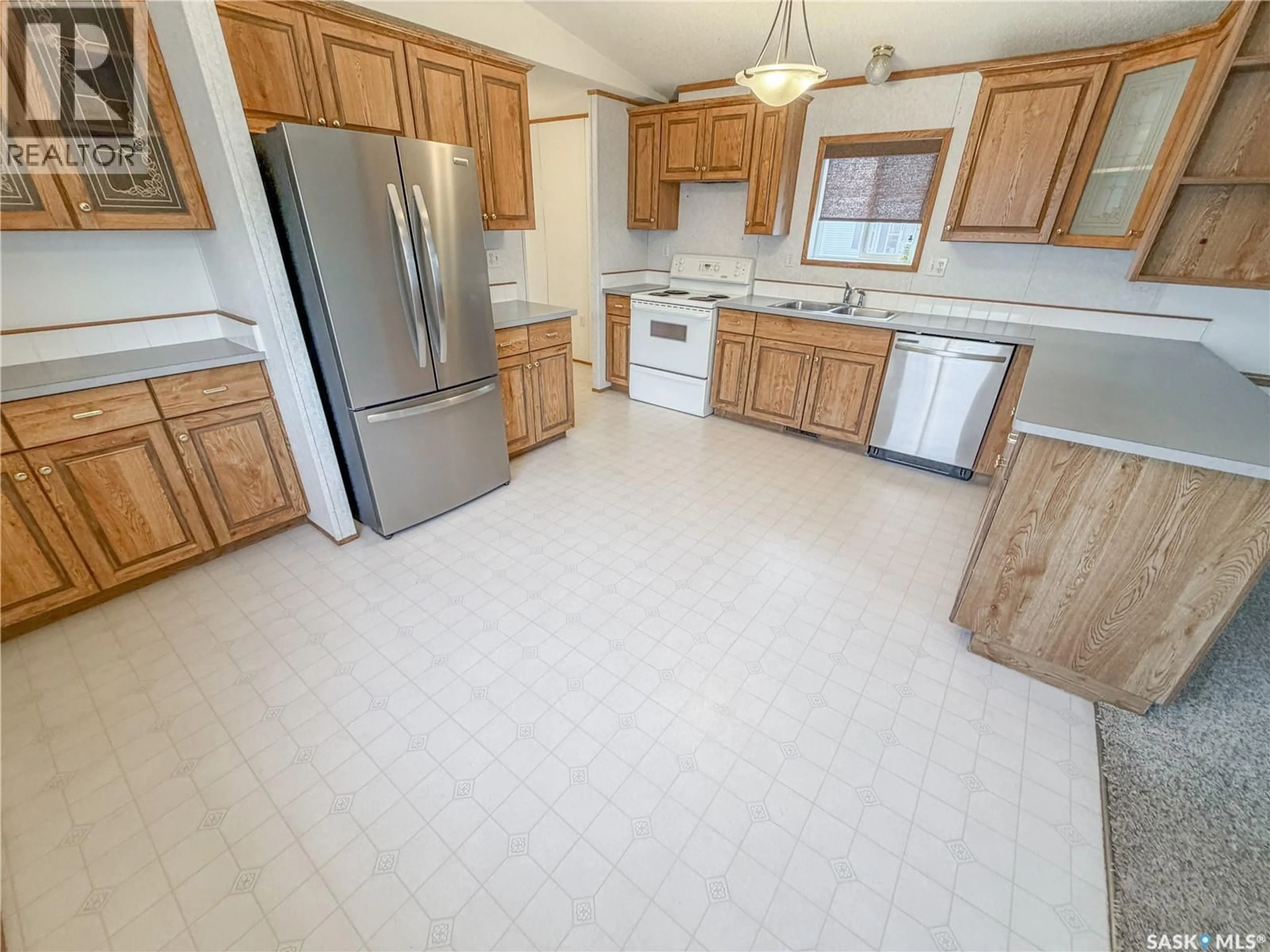 Standard kitchen, ceramic/tile floor for 18 918 WOODWARD AVENUE, Indian Head Saskatchewan S0G2K0