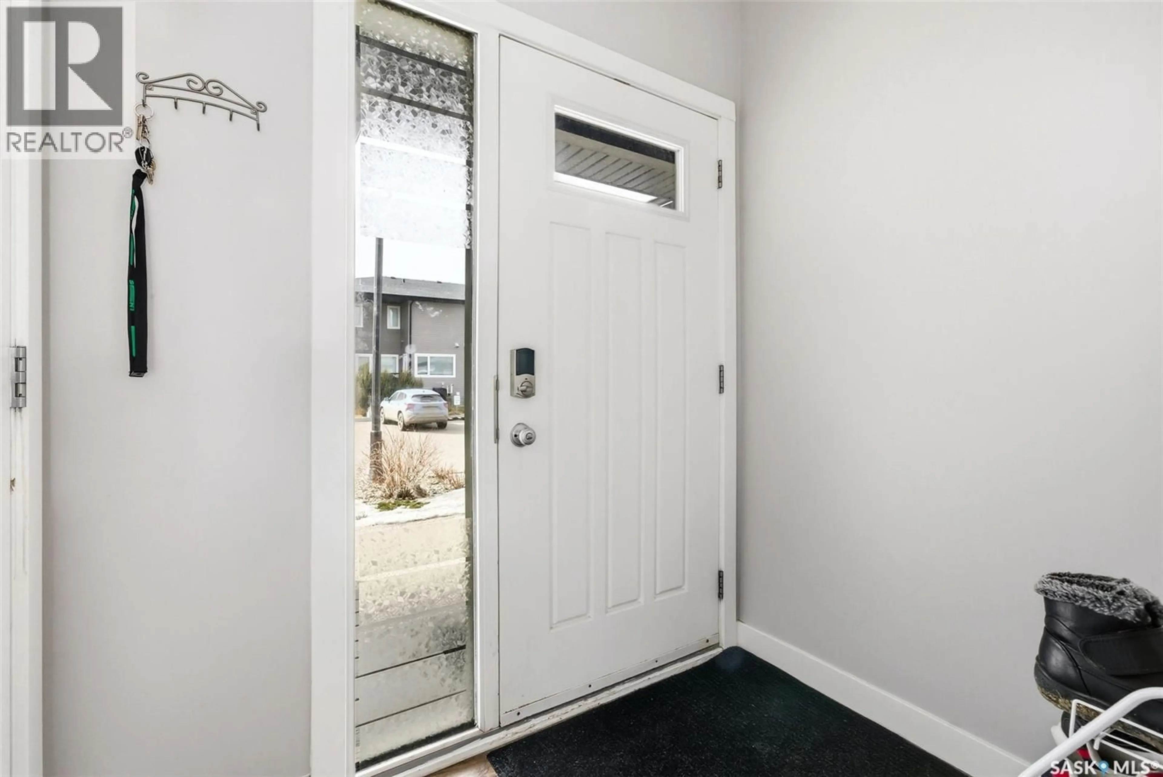 Indoor entryway for 12 - 5301 BEACON DRIVE, Regina Saskatchewan S4W0R6