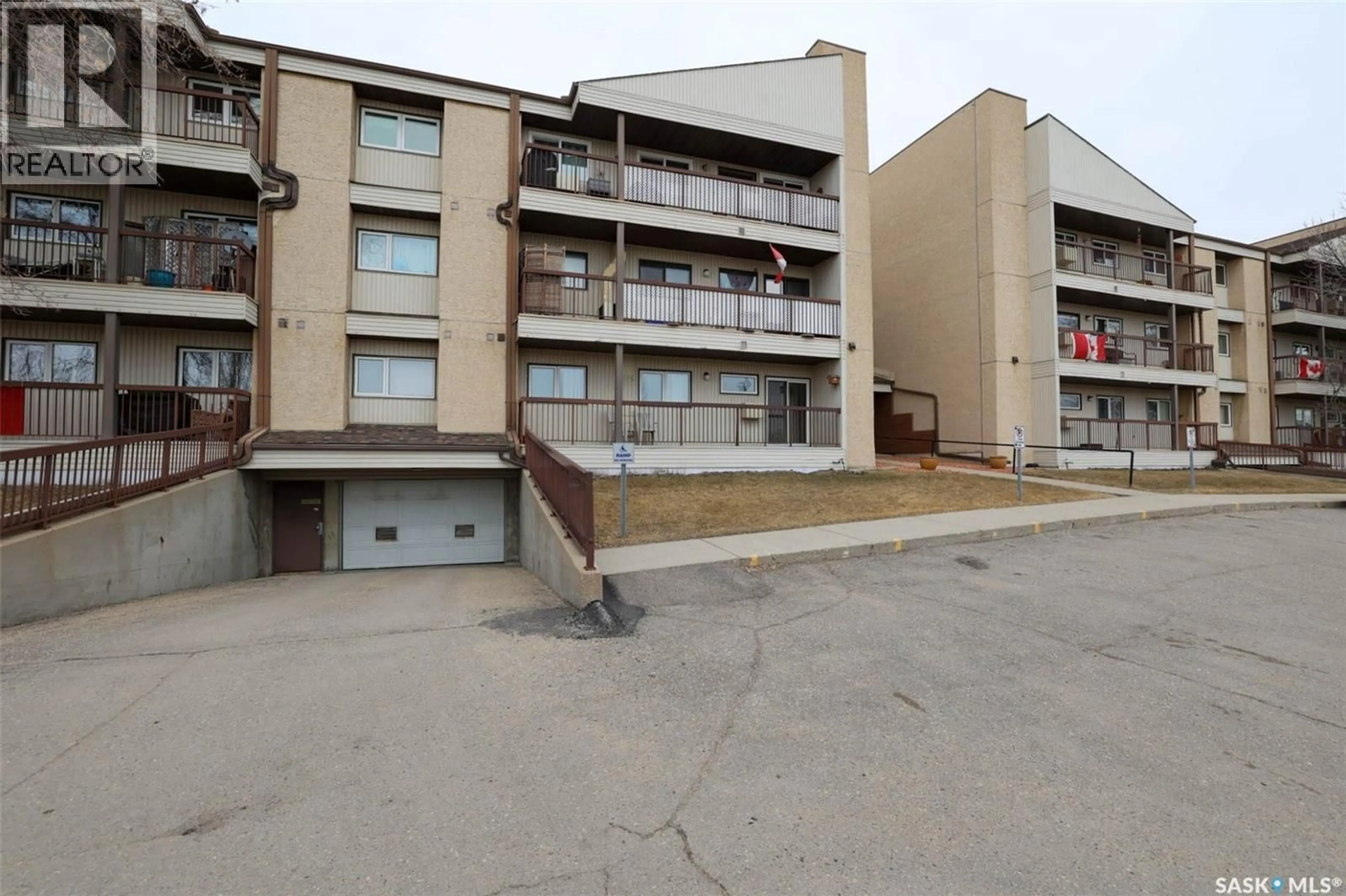 Patio, building for 206 - 1130 RADWAY STREET, Regina Saskatchewan S4X4J5