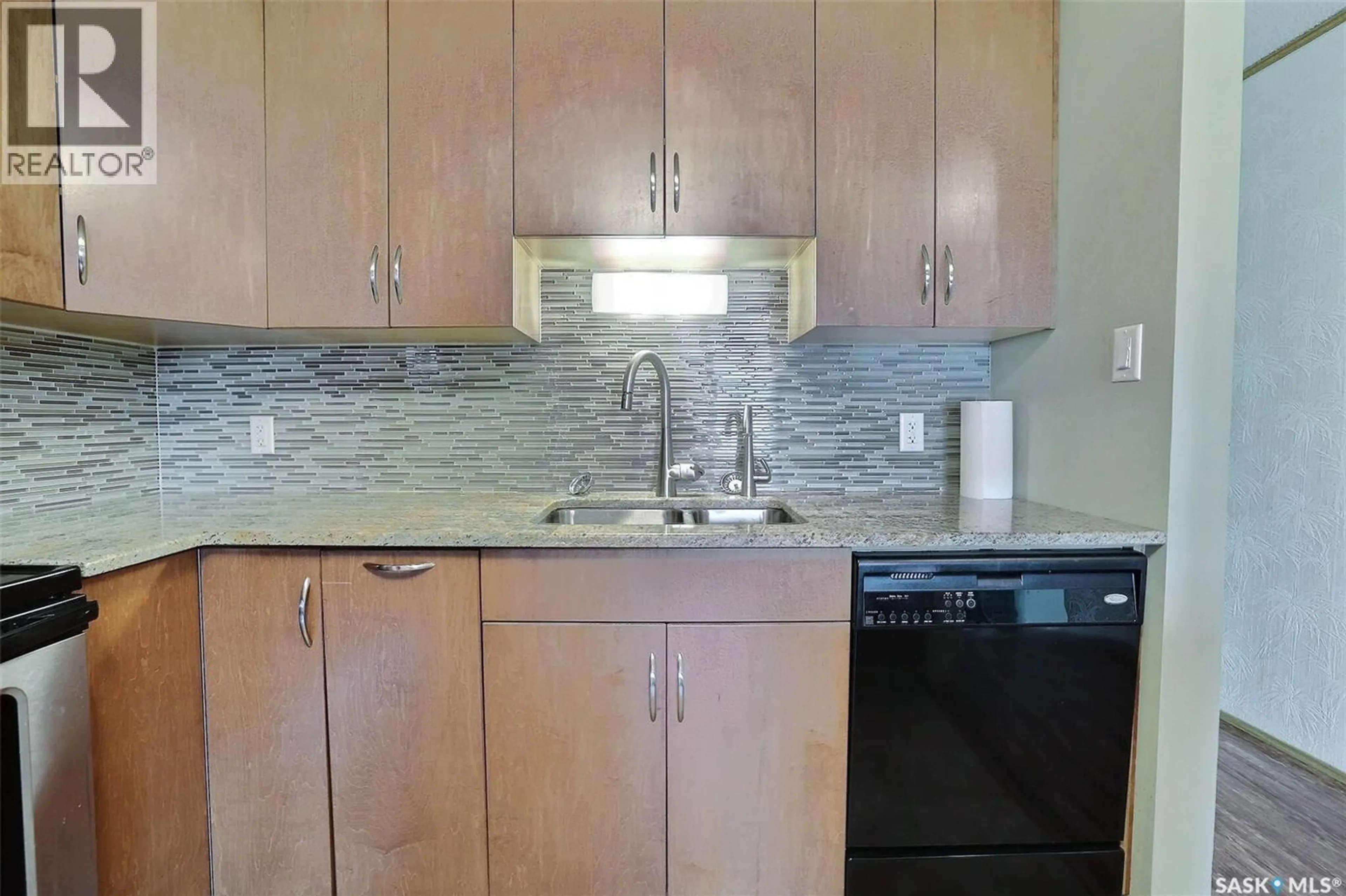 Standard kitchen, unknown for 206 - 1130 RADWAY STREET, Regina Saskatchewan S4X4J5