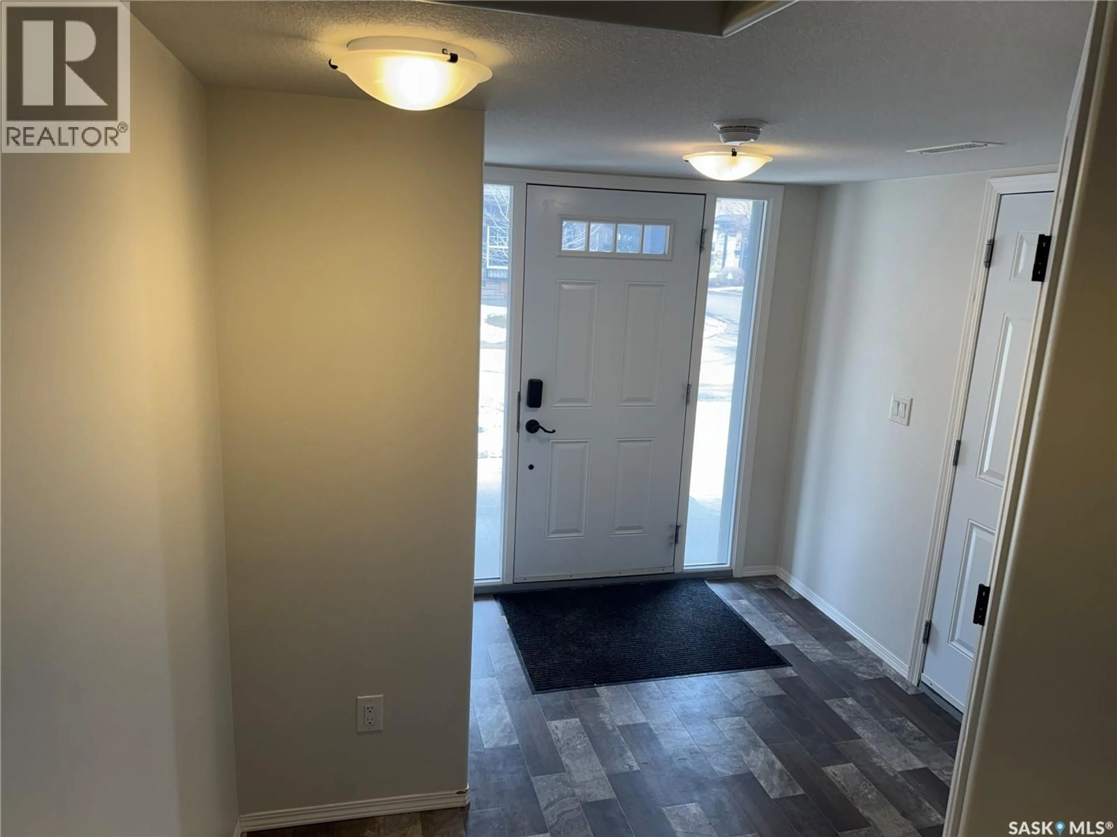 Indoor entryway for 544 150 LANGLOIS WAY, Saskatoon Saskatchewan S7T0K9