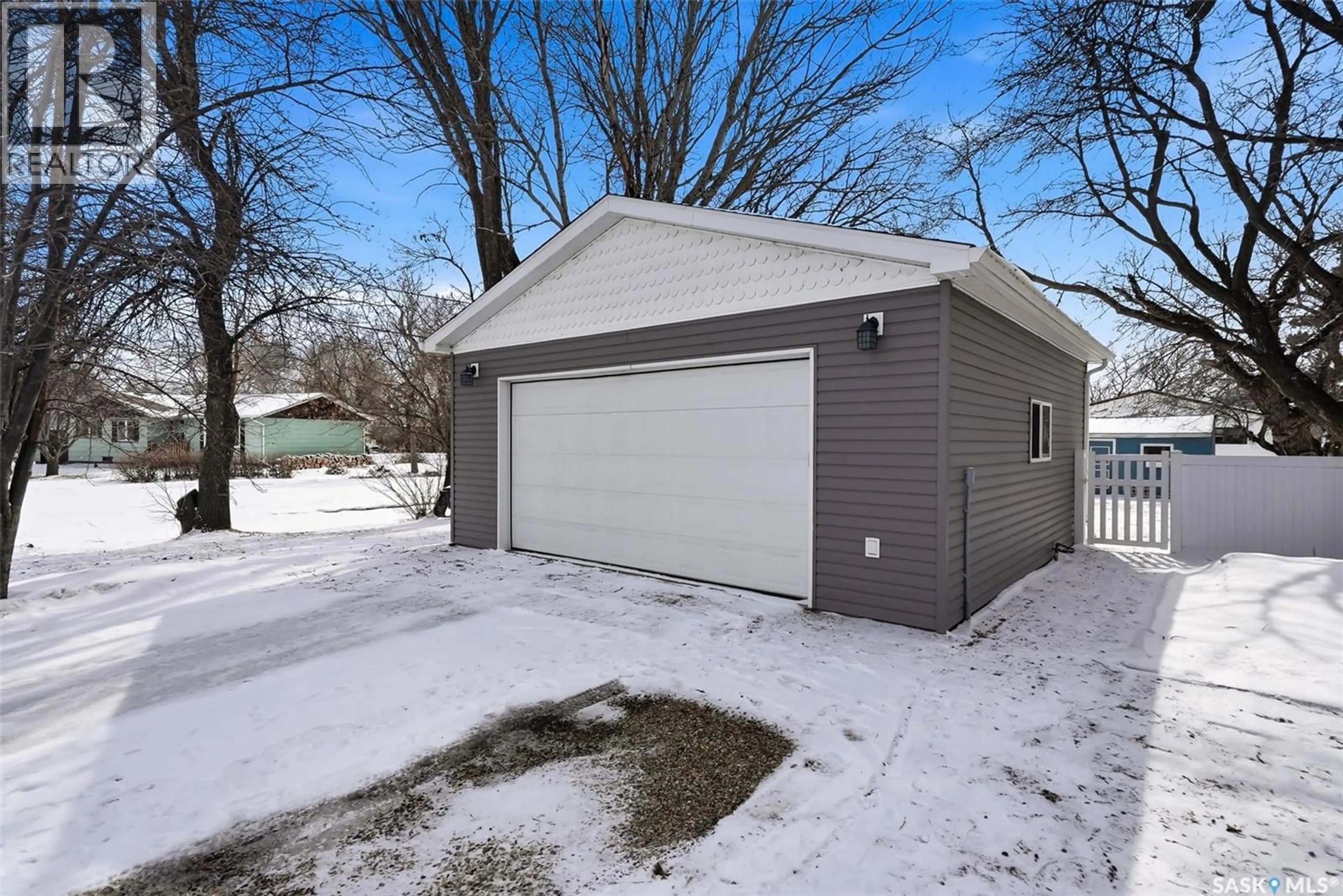 Indoor garage for 609 POPLAR STREET, Wolseley Saskatchewan S0G5H0