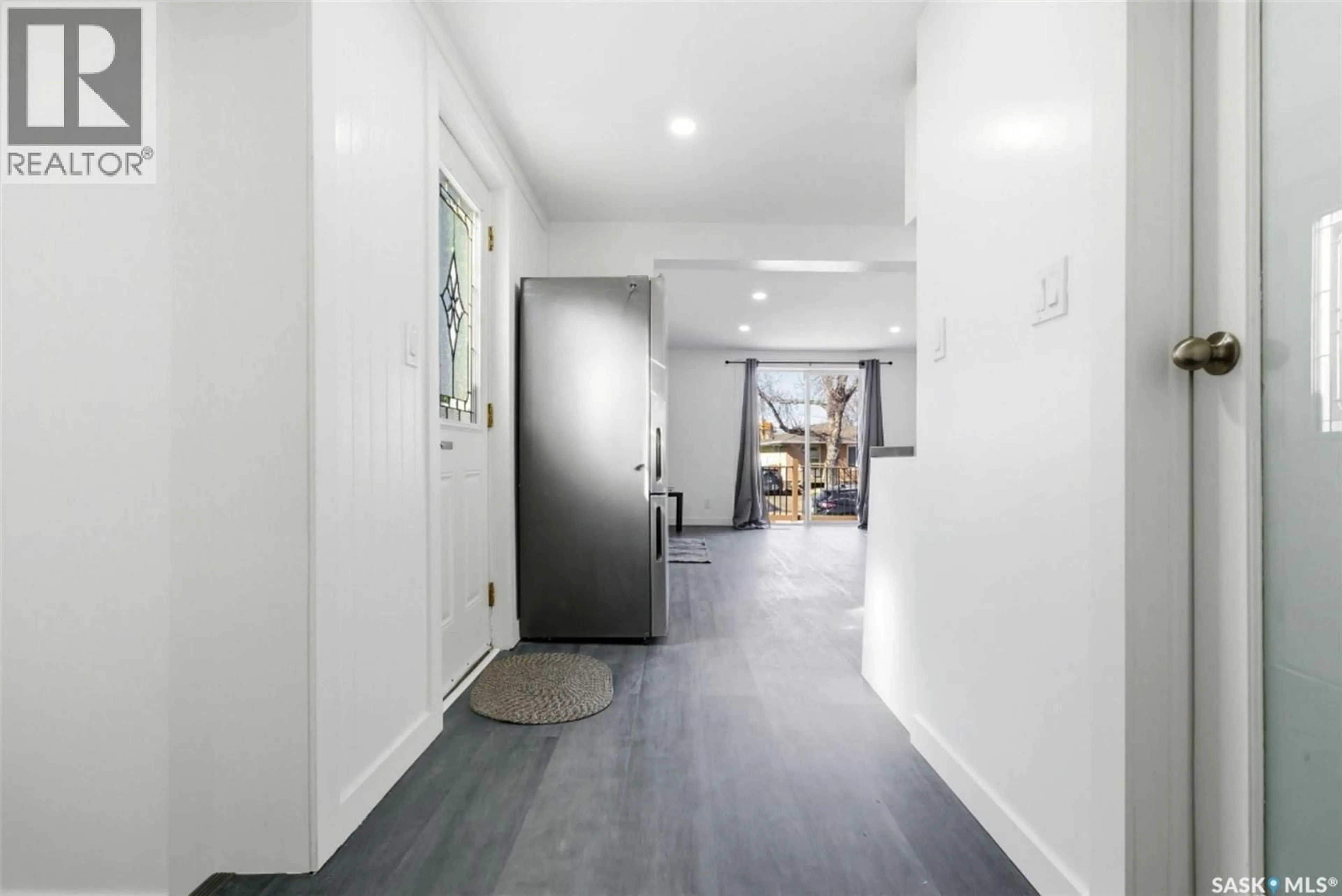 Indoor foyer for 2049 EDGAR STREET, Regina Saskatchewan S4N3K5