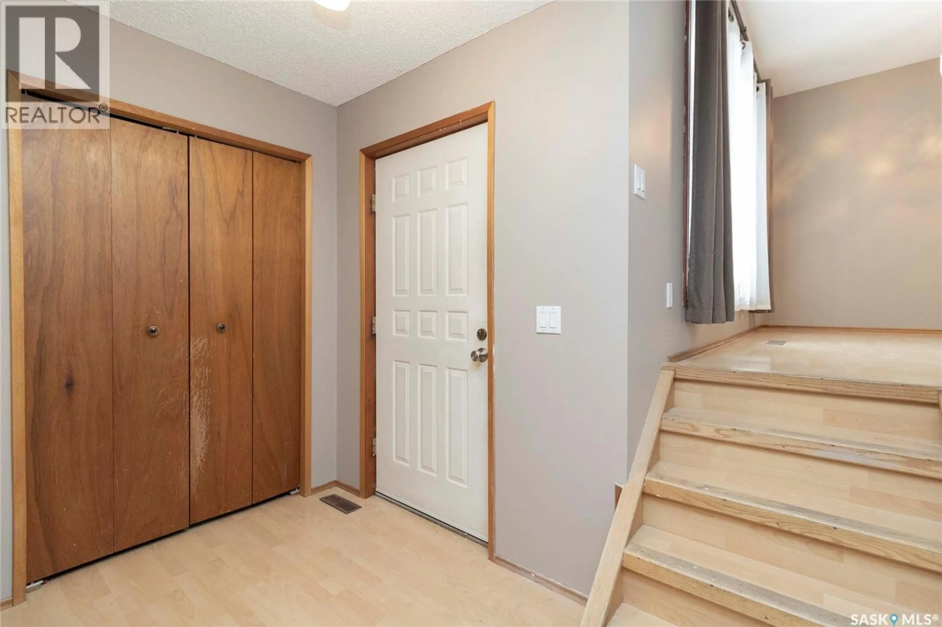 Indoor entryway for 191 MEILICKE ROAD, Saskatoon Saskatchewan S7K5V5