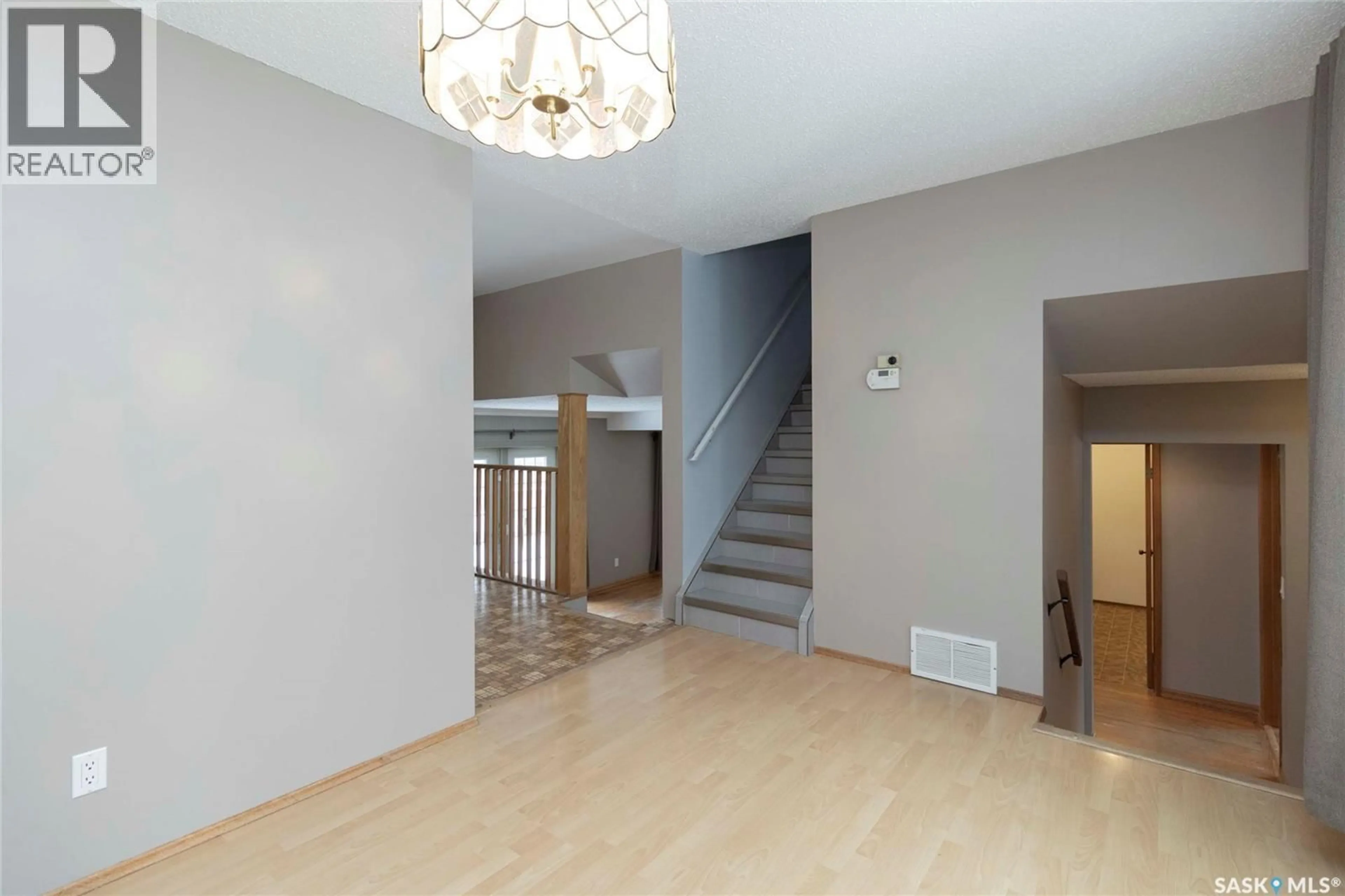 Indoor foyer for 191 MEILICKE ROAD, Saskatoon Saskatchewan S7K5V5