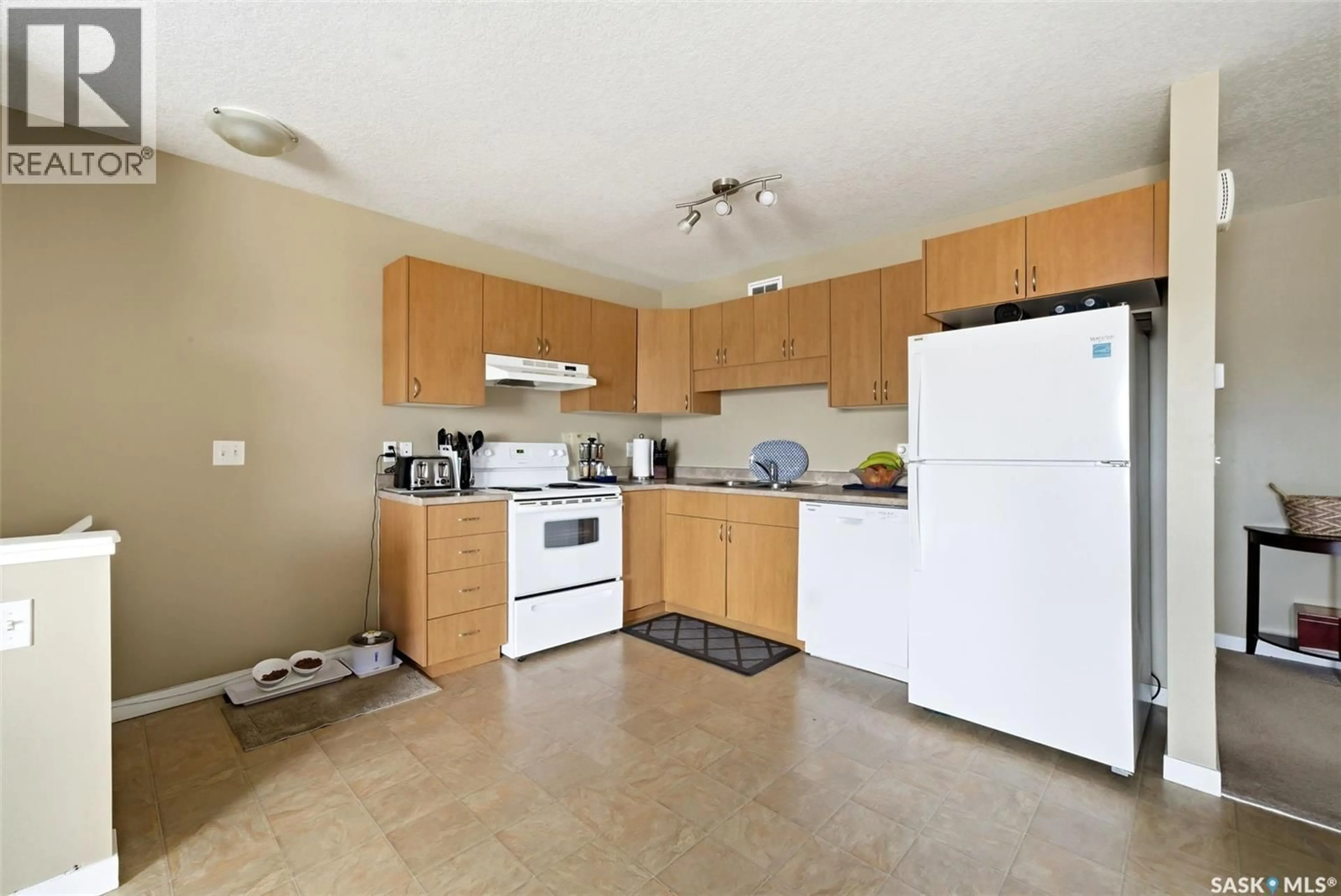 Standard kitchen, unknown for 34 - 5023 JAMES HILL ROAD, Regina Saskatchewan S4W0B9