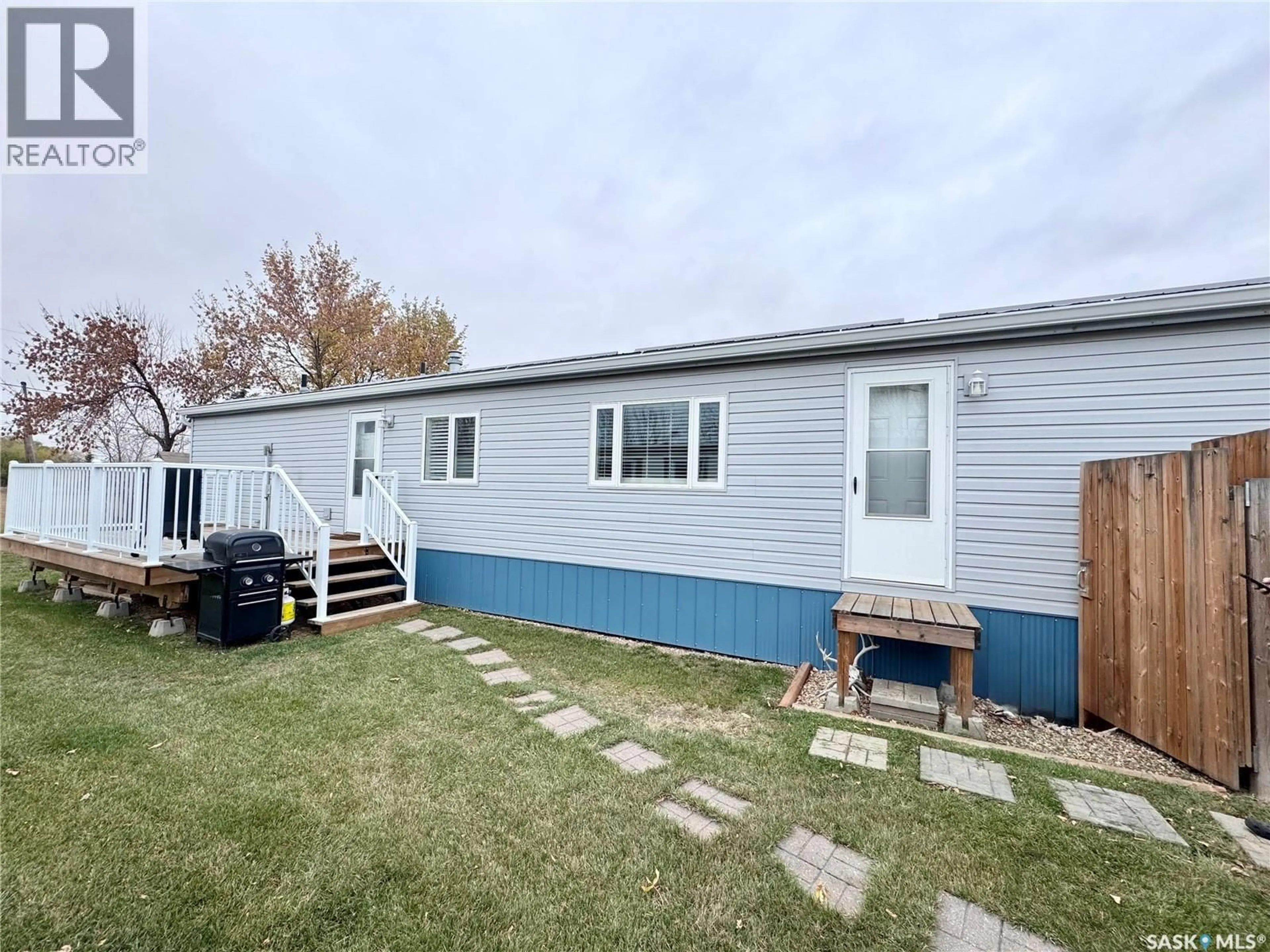 Home with vinyl exterior material, water/lake/river/ocean view for 105 ROULEAU STREET, Rouleau Saskatchewan S0G4H0