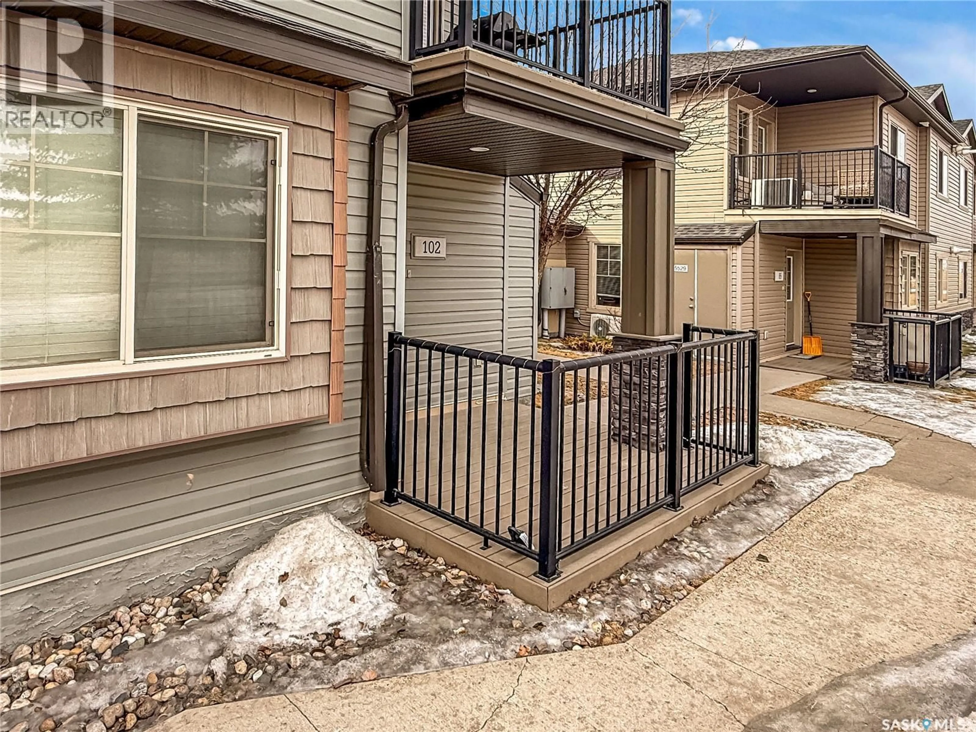 Patio, street for 102 - 5525 BLAKE CRESCENT, Regina Saskatchewan S4X0J1