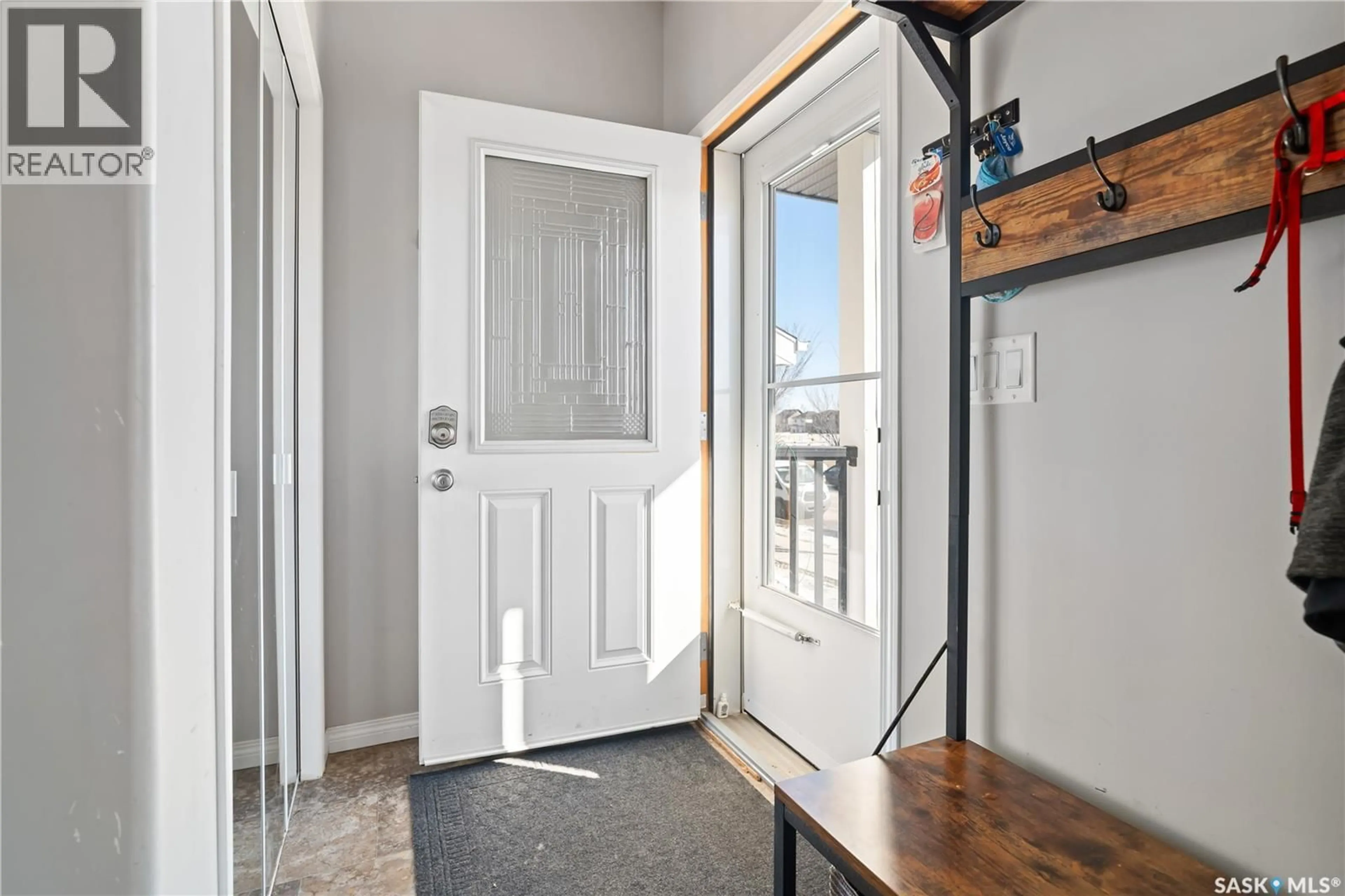 Indoor entryway for 4741 JAMES HILL ROAD, Regina Saskatchewan S4W0C6