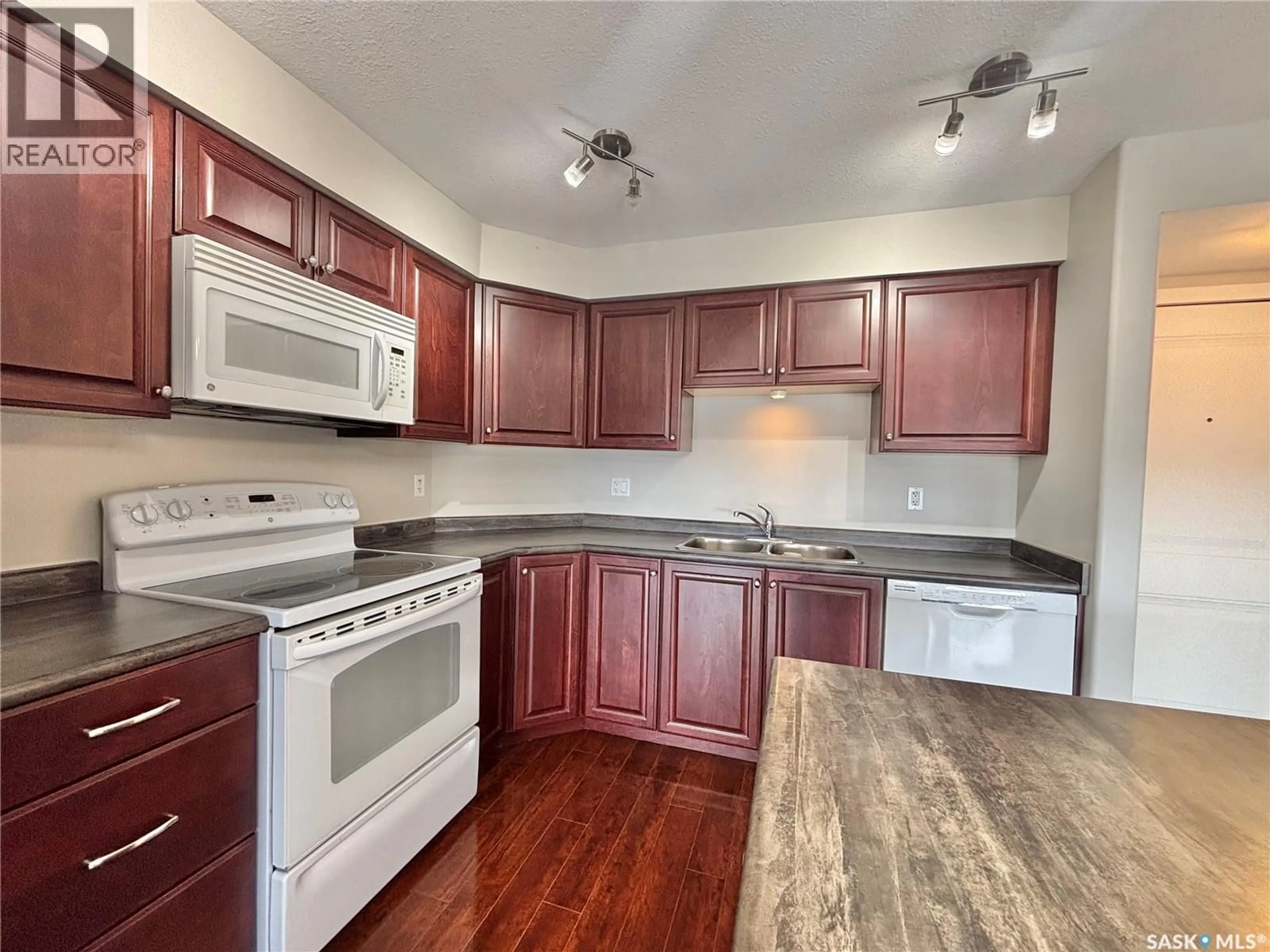 Standard kitchen, unknown for 333 - 302 MORRISON DRIVE, Yorkton Saskatchewan S3N3R7