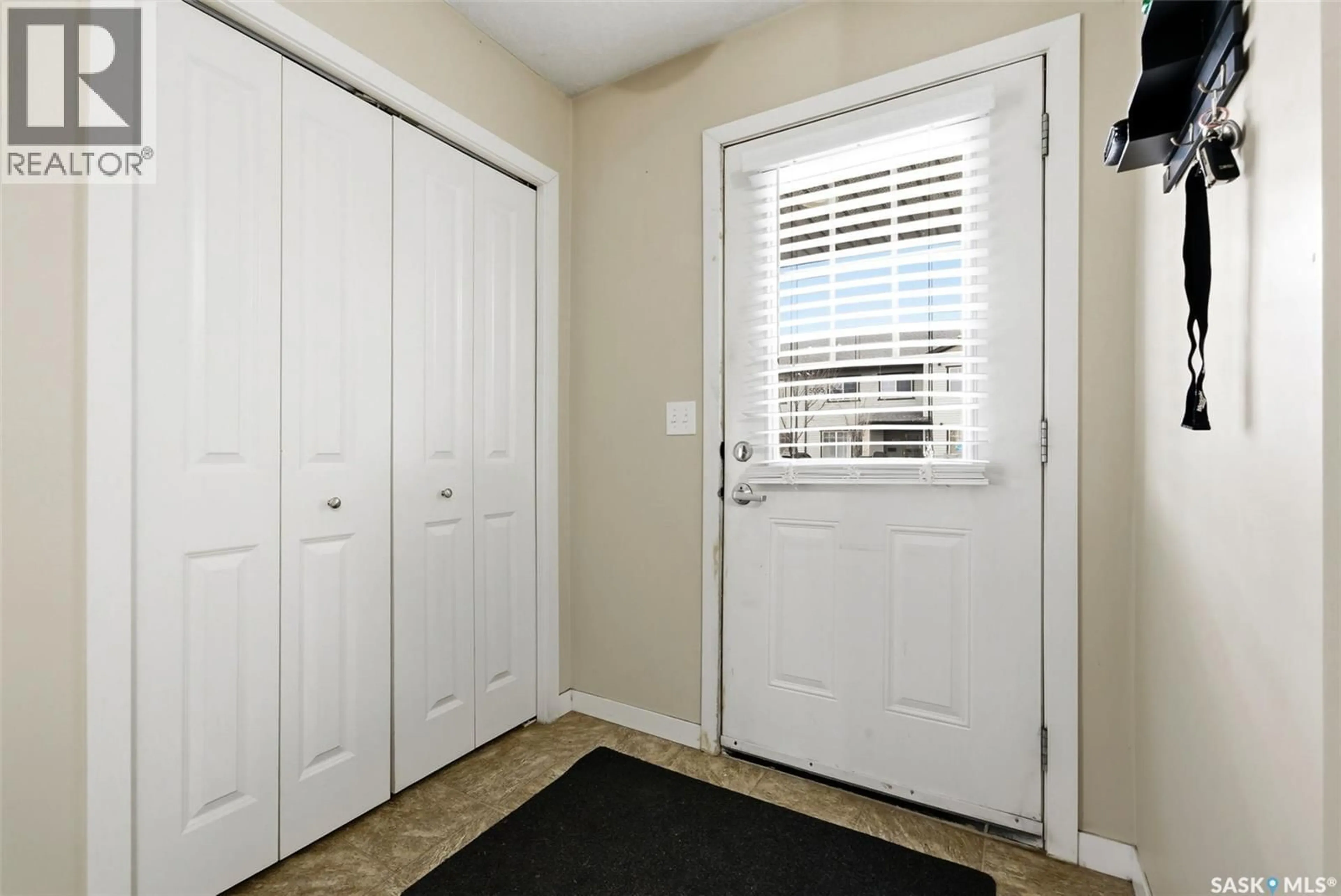 Indoor entryway for 129 5063 JAMES HILL ROAD, Regina Saskatchewan S4W0B9