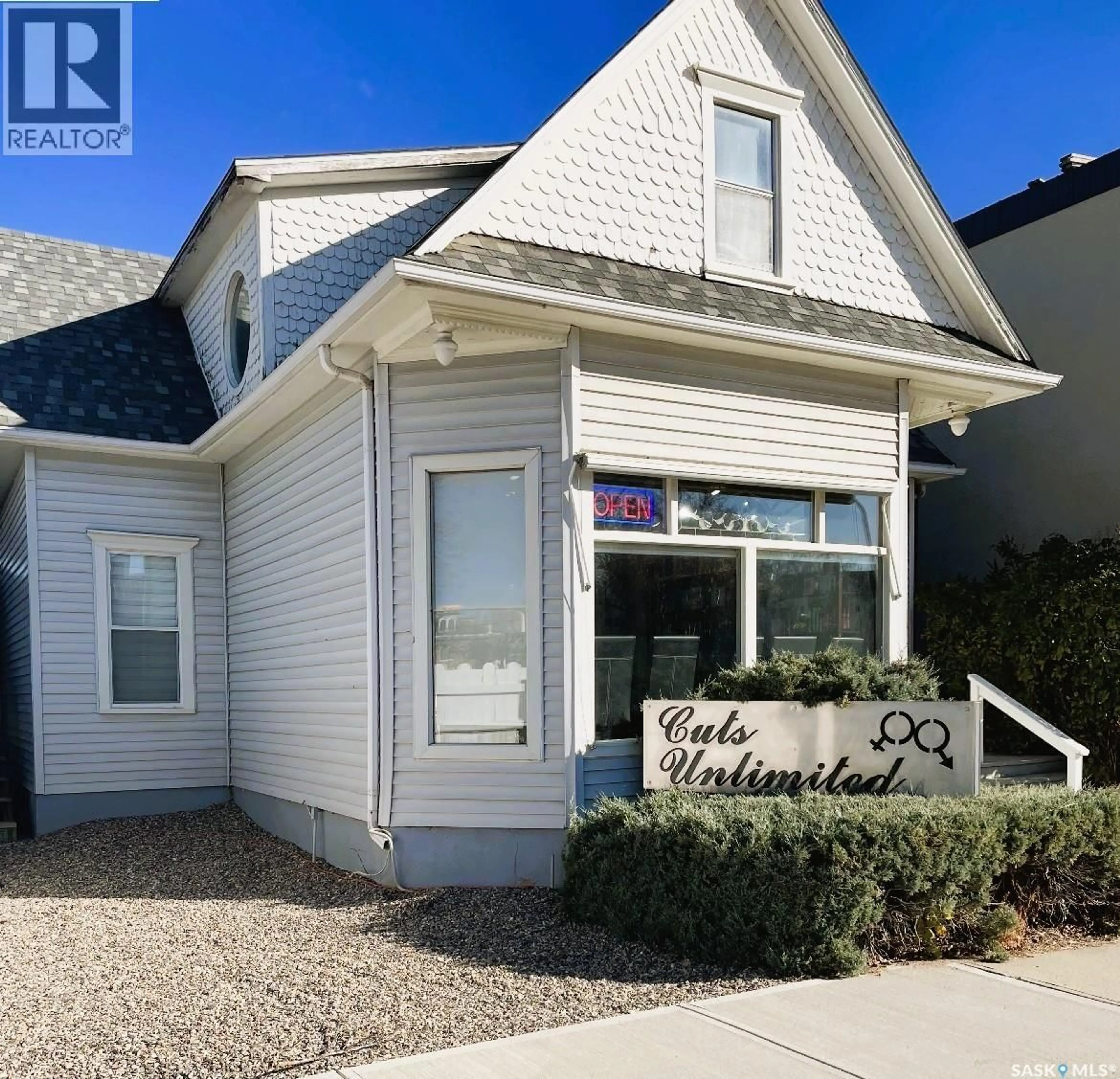 Home with vinyl exterior material, street for 935 4TH STREET, Estevan Saskatchewan S4A0W2