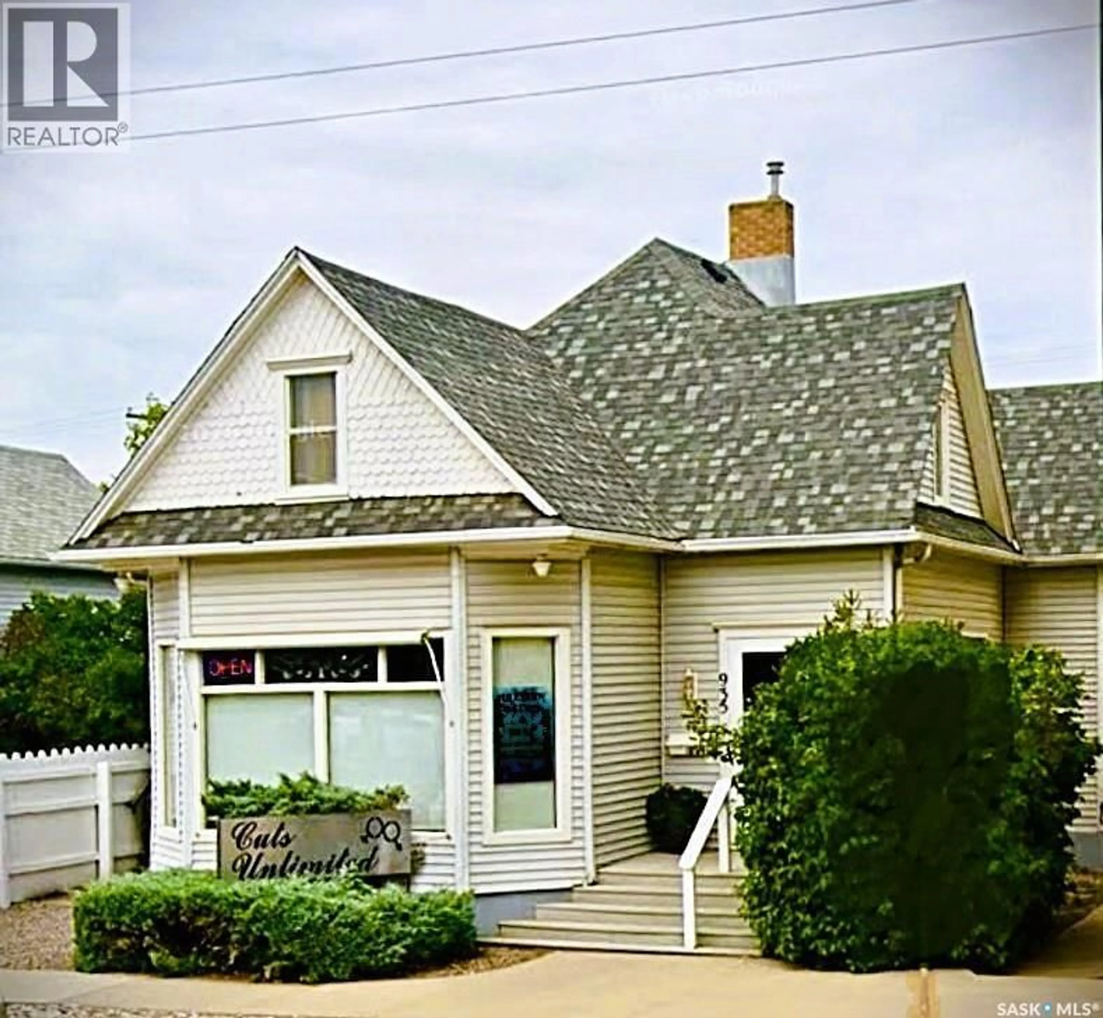 Home with vinyl exterior material, street for 935 4TH STREET, Estevan Saskatchewan S4A0W2