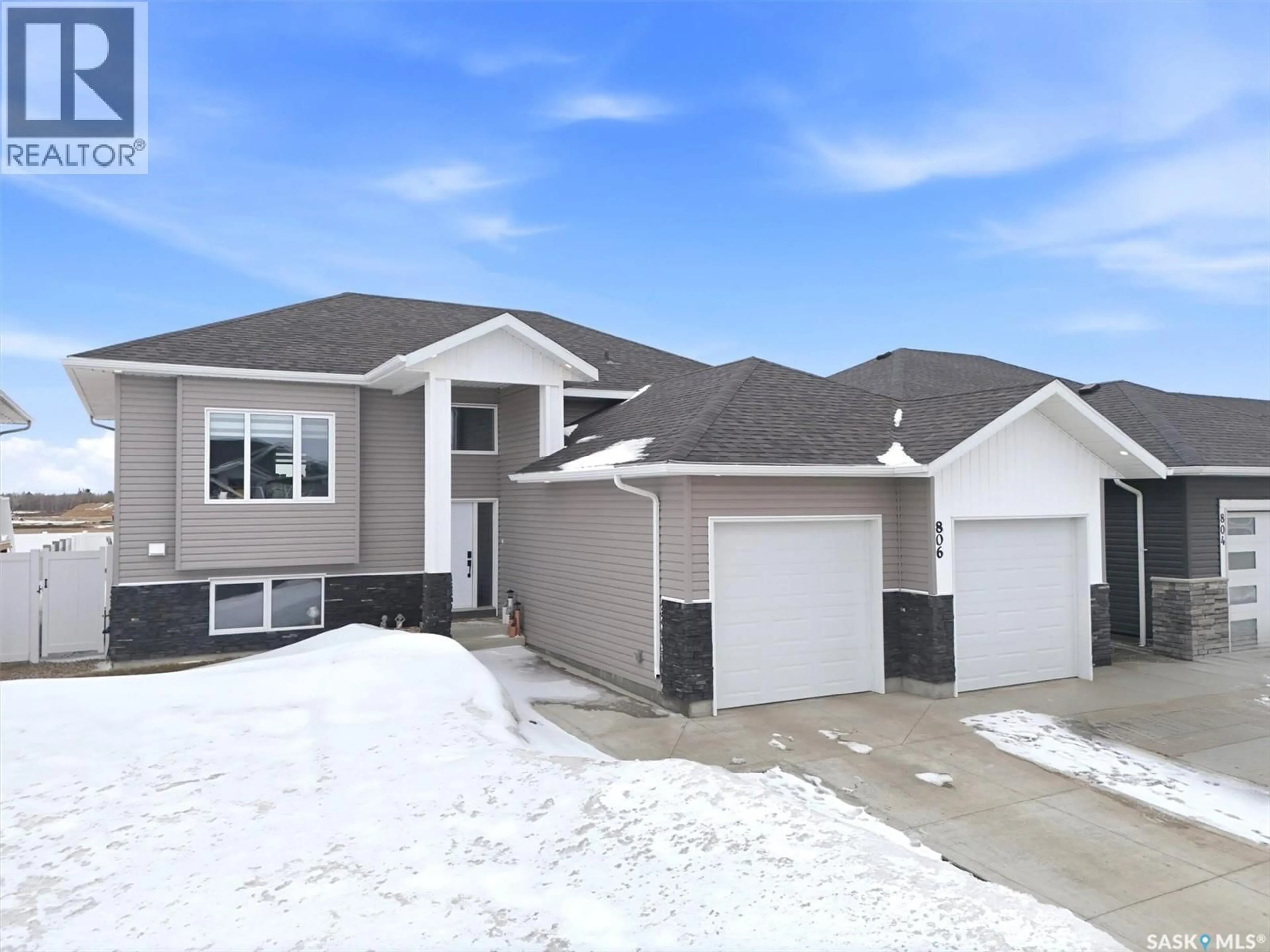 Home with vinyl exterior material, street for 806 1ST AVENUE N, Warman Saskatchewan S0K4S0