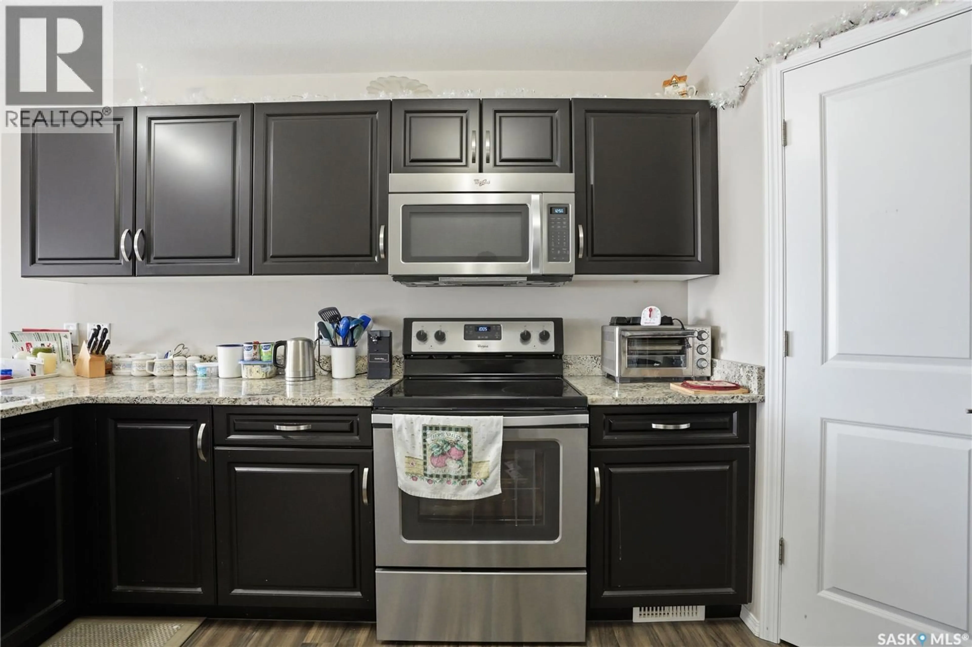 Standard kitchen, unknown for 100 - 331 CHAPARRAL BOULEVARD, Martensville Saskatchewan S0K0A2