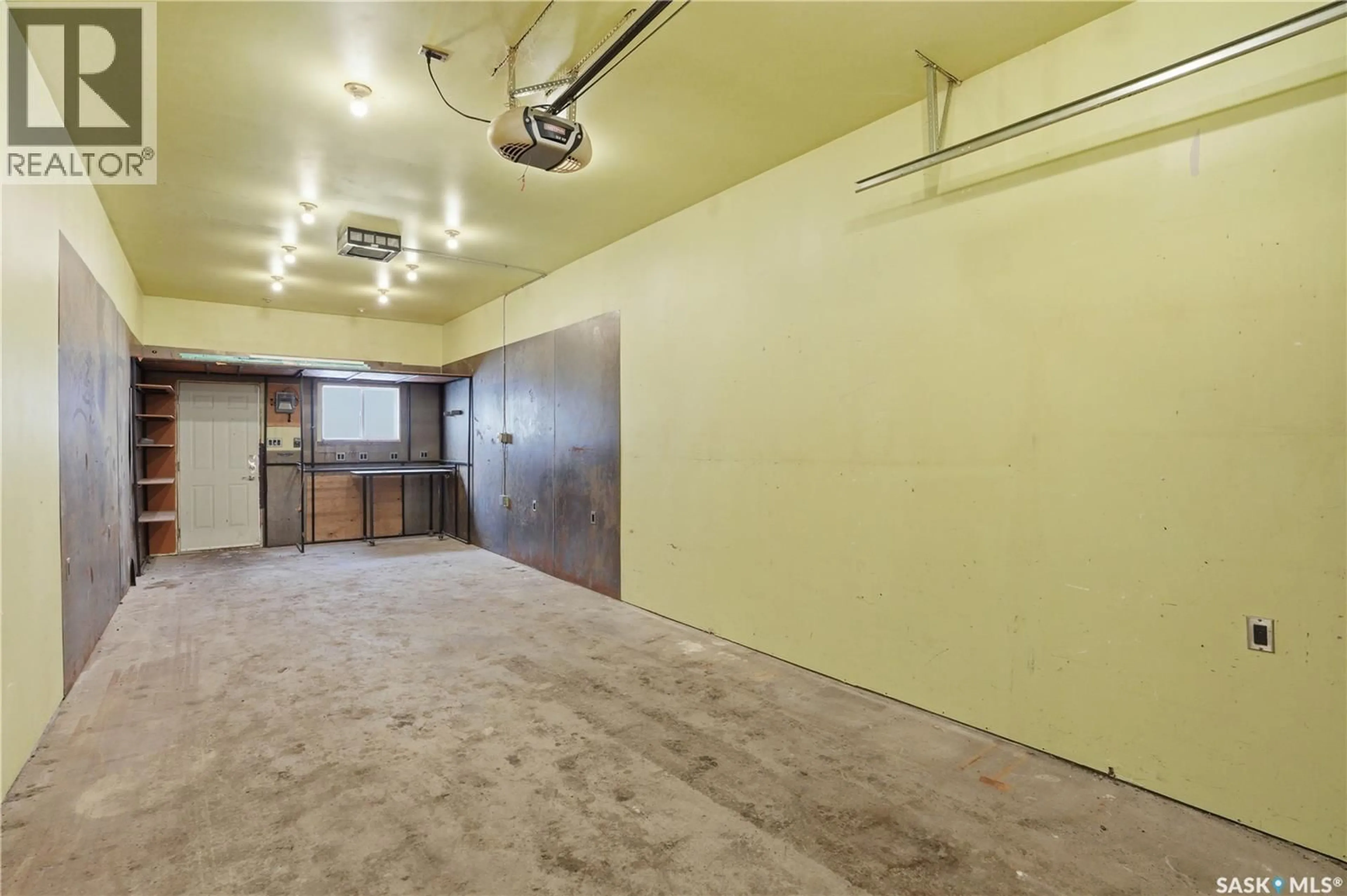 A pic of a room for 1218 G AVENUE, Saskatoon Saskatchewan S7L2A4