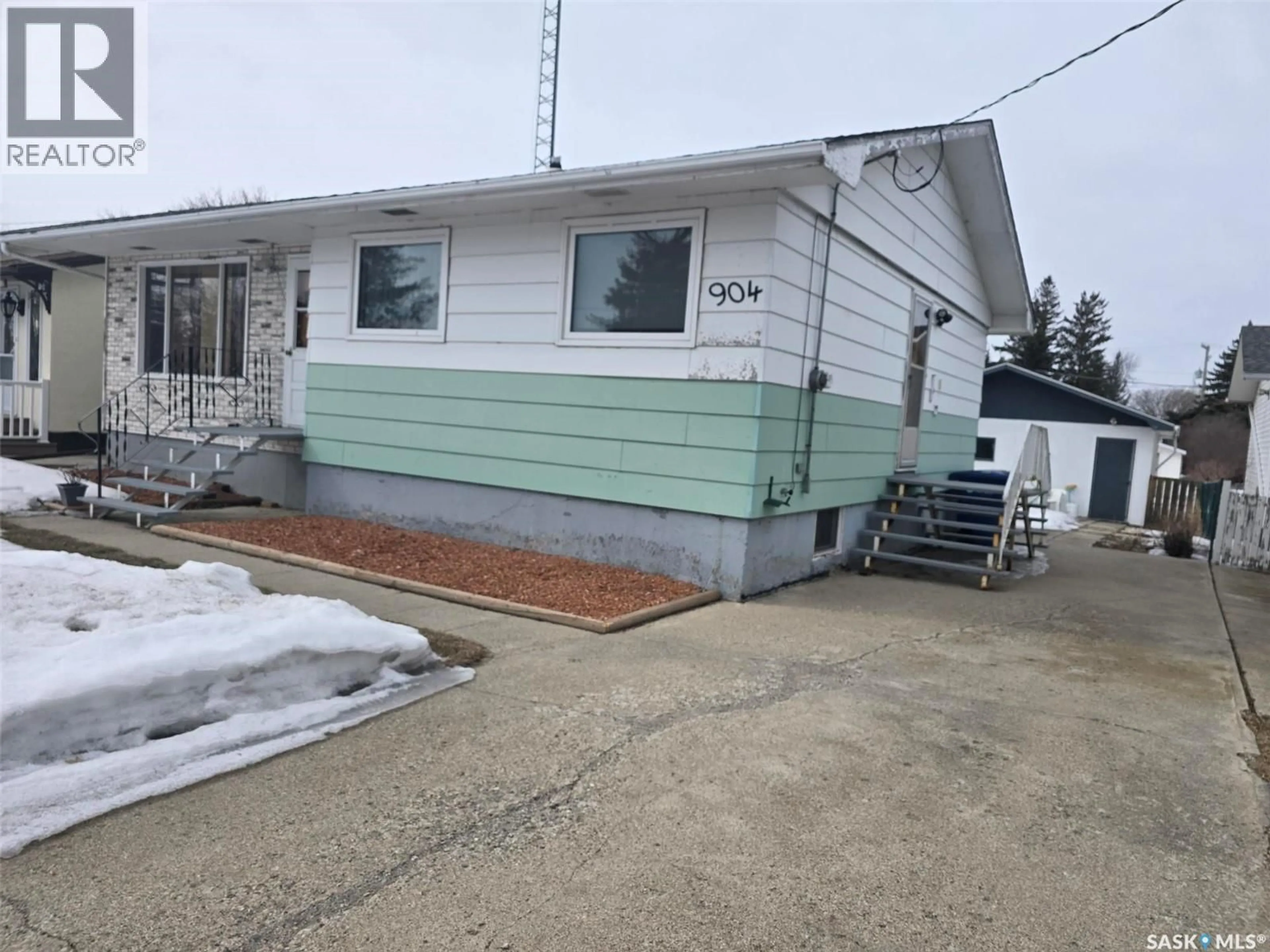 Home with vinyl exterior material, street for 904 FRANCIS STREET, Grenfell Saskatchewan S0G2B0