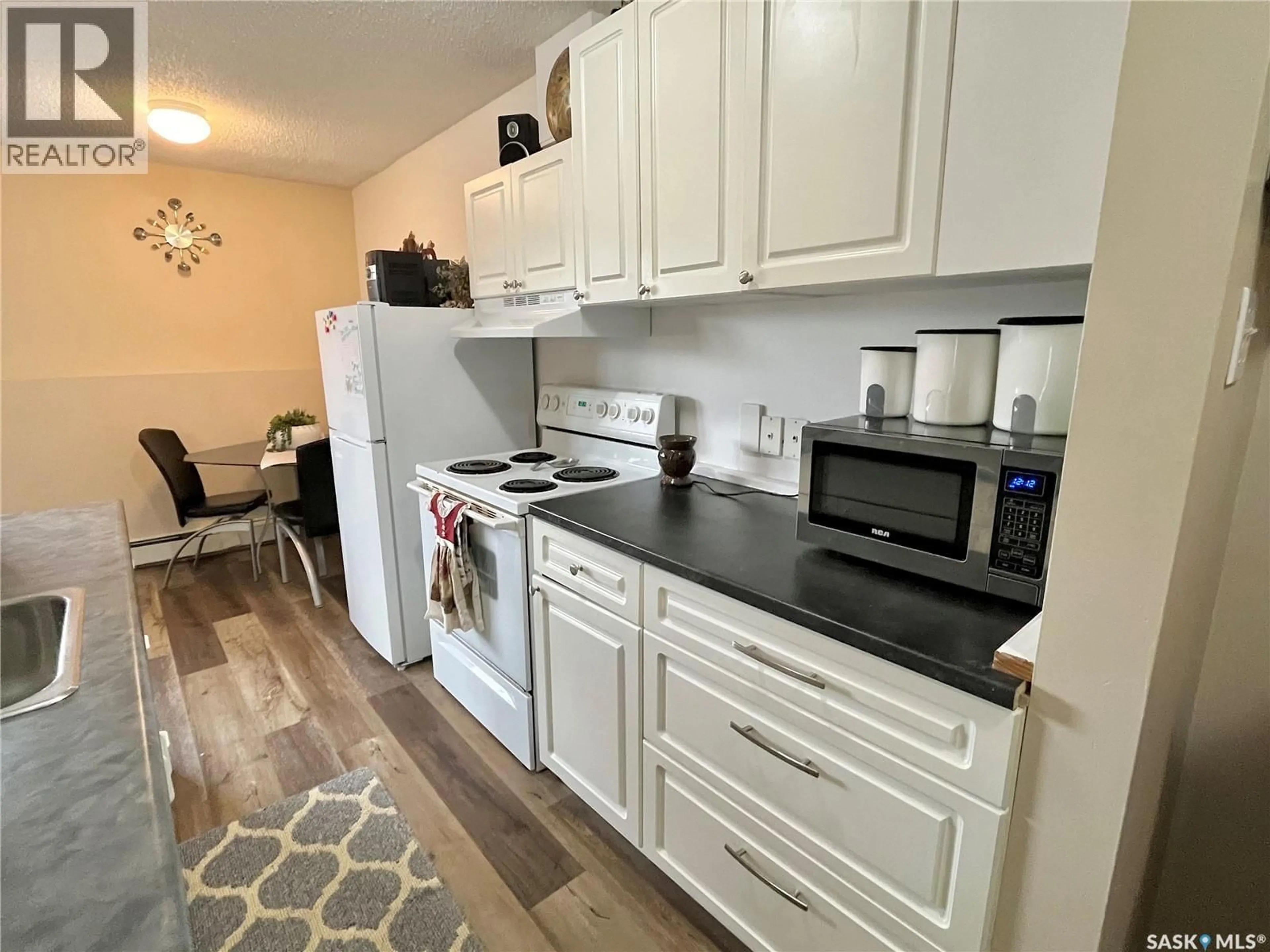 Standard kitchen, unknown for 101 - 502 5TH AVENUE, Weyburn Saskatchewan S4H2W1