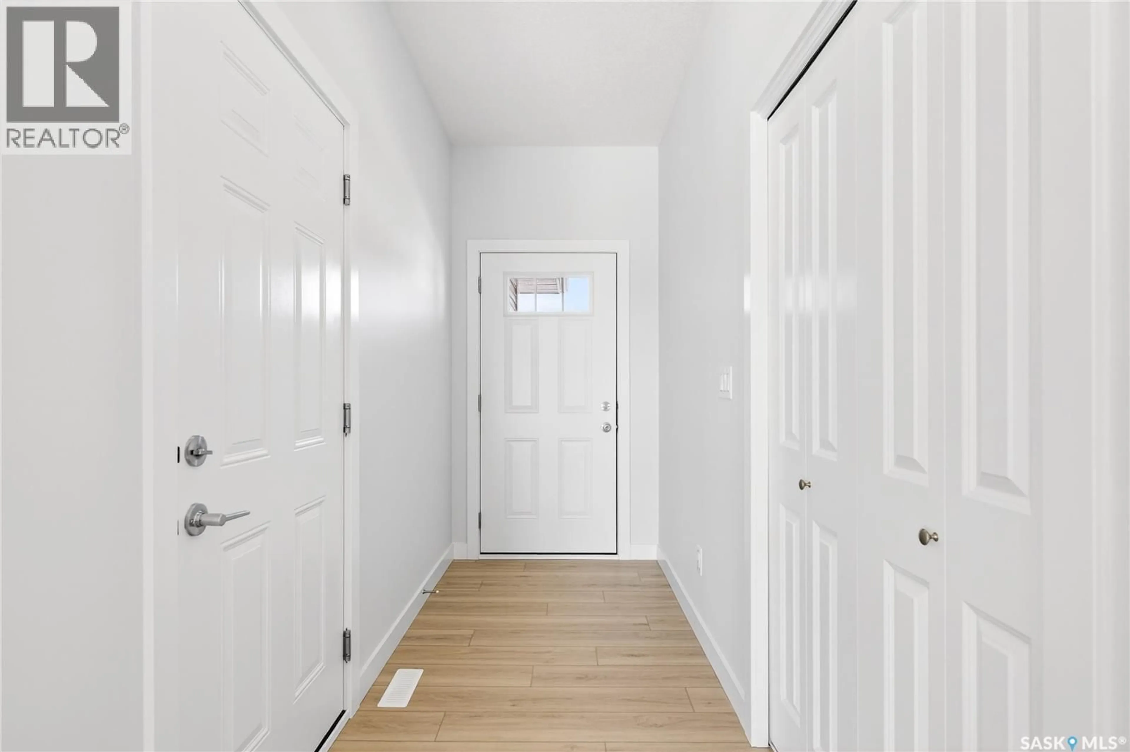 Indoor entryway for 104 150 MIROND ROAD, Martensville Saskatchewan S0K2T1