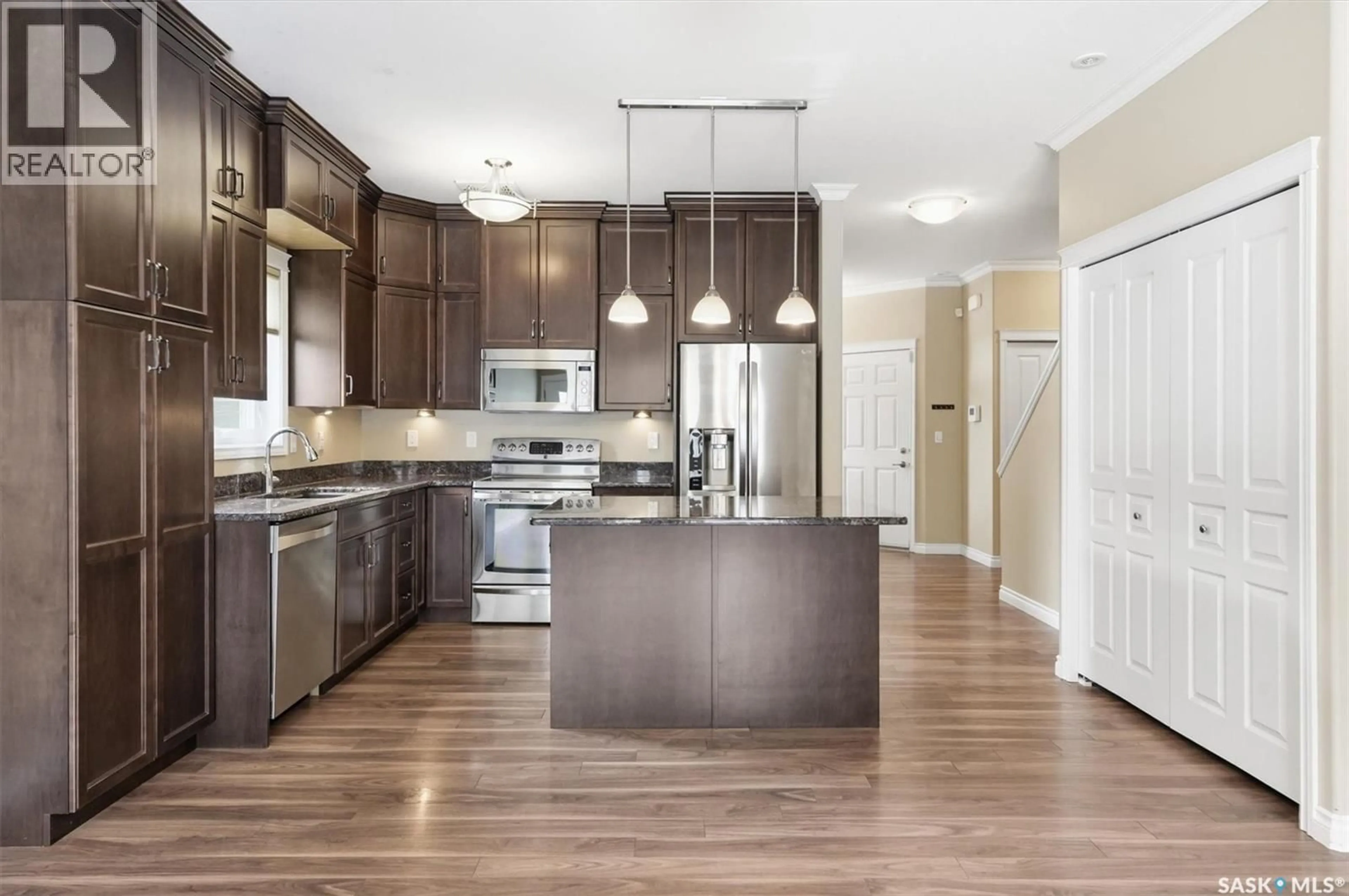 Open concept kitchen, unknown for 31 100 BROOKLYN LANE, Warman Saskatchewan S0K0A1