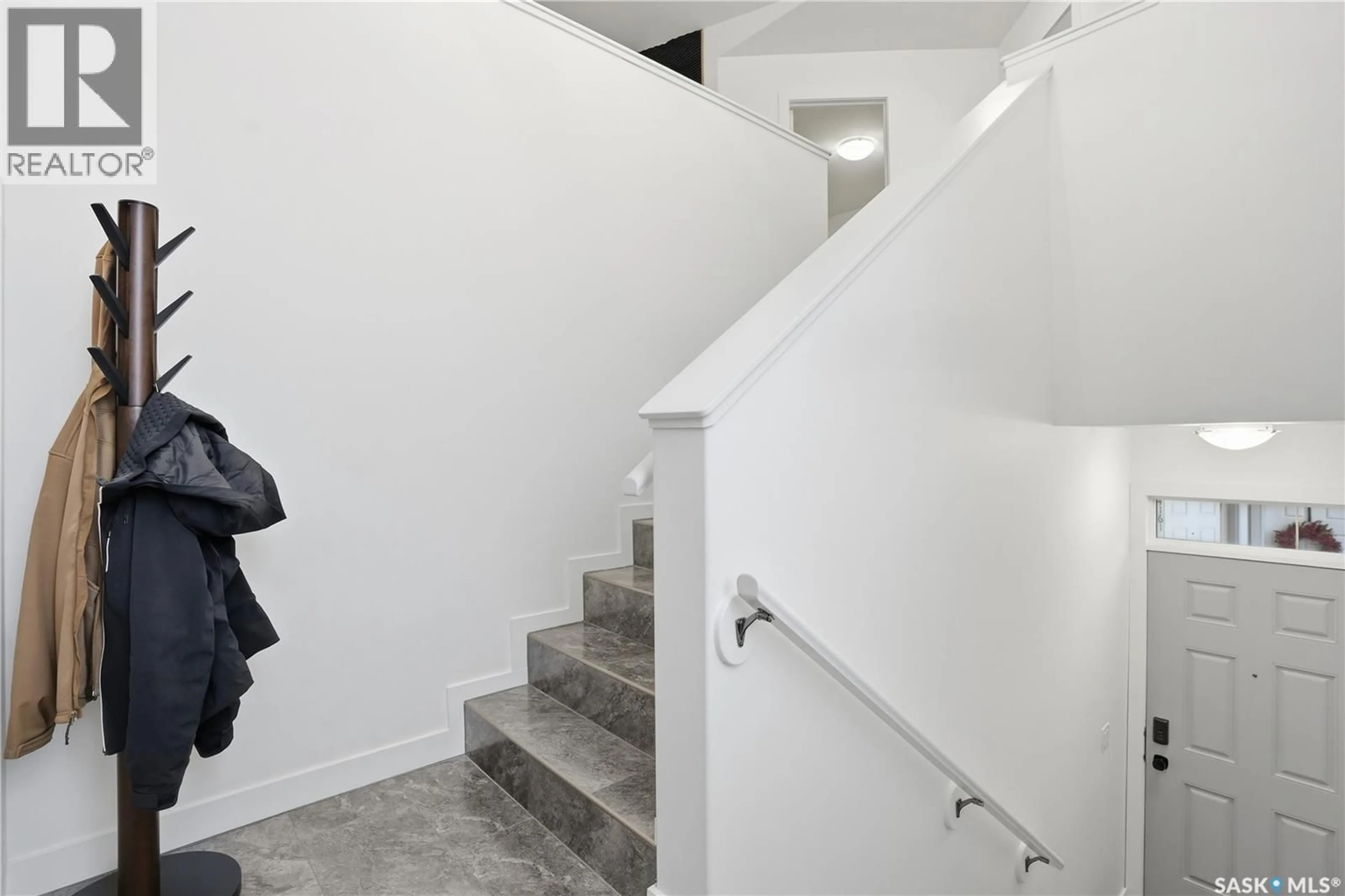 Stairs for E - 4159 GREEN APPLE DRIVE, Regina Saskatchewan S4V1S1