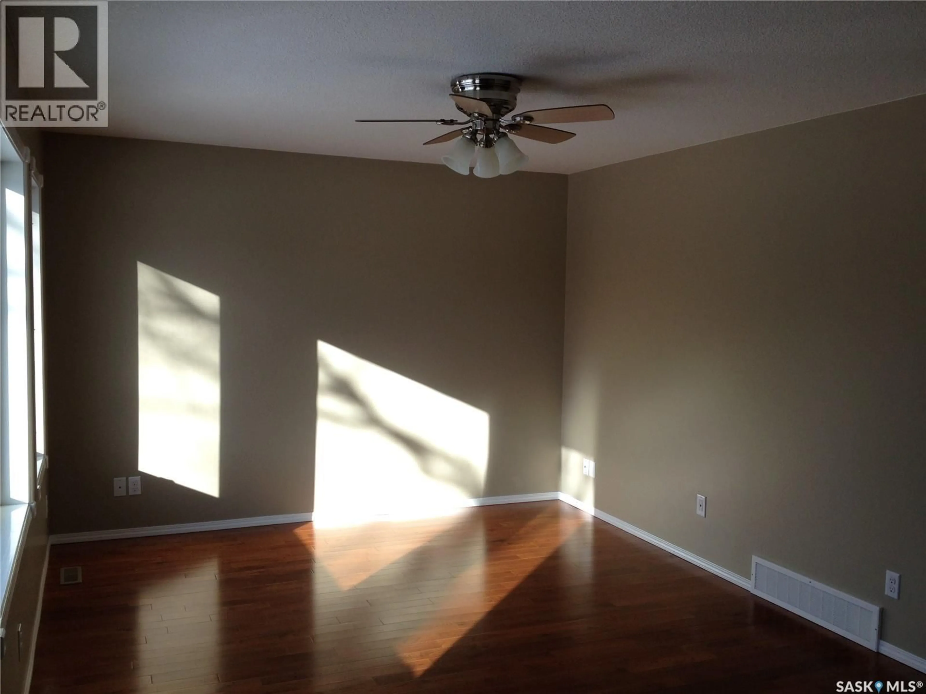 A pic of a room for 1622 5TH AVENUE, Regina Saskatchewan S4R0R5