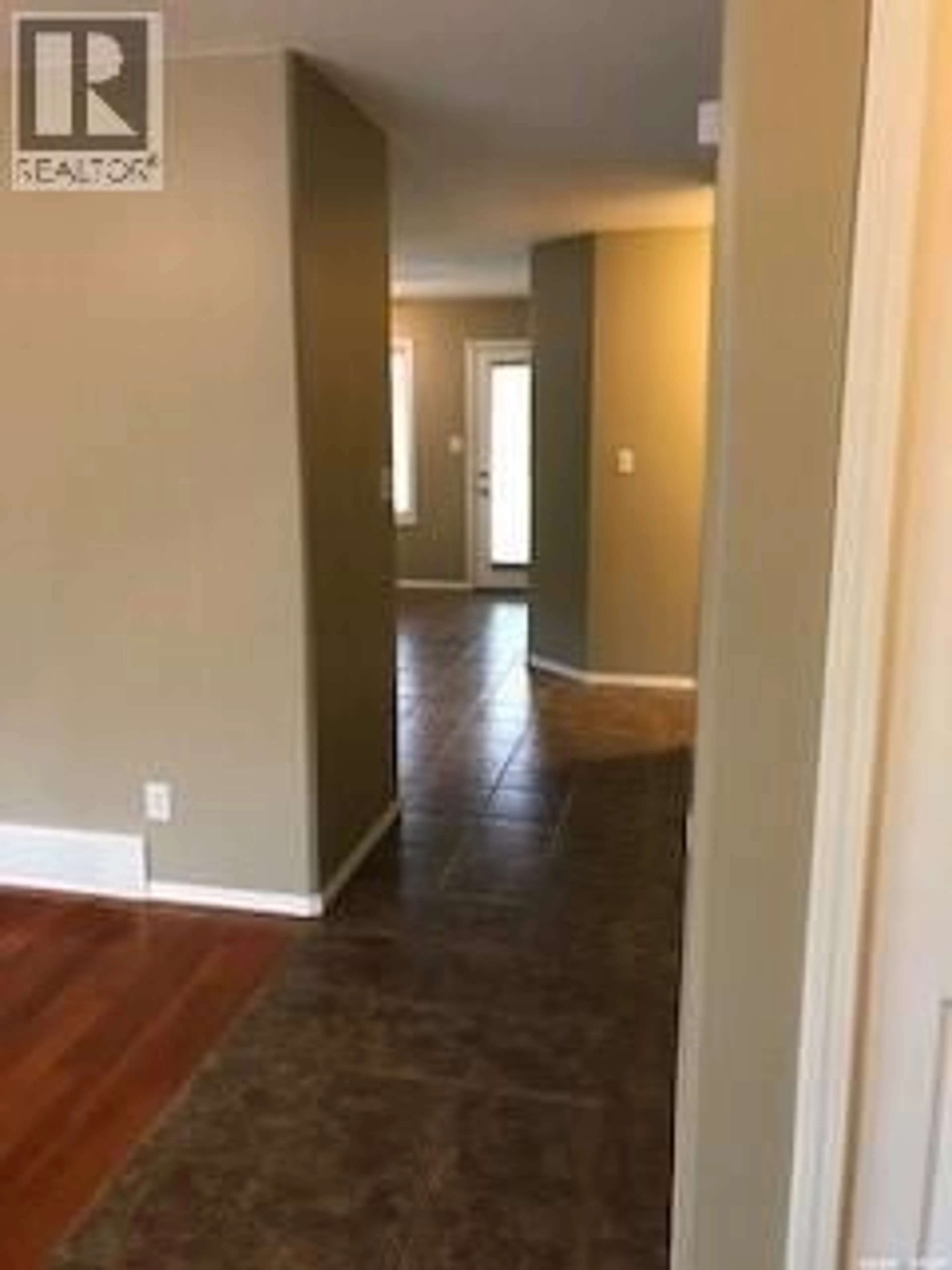 Indoor entryway for 1622 5TH AVENUE, Regina Saskatchewan S4R0R5