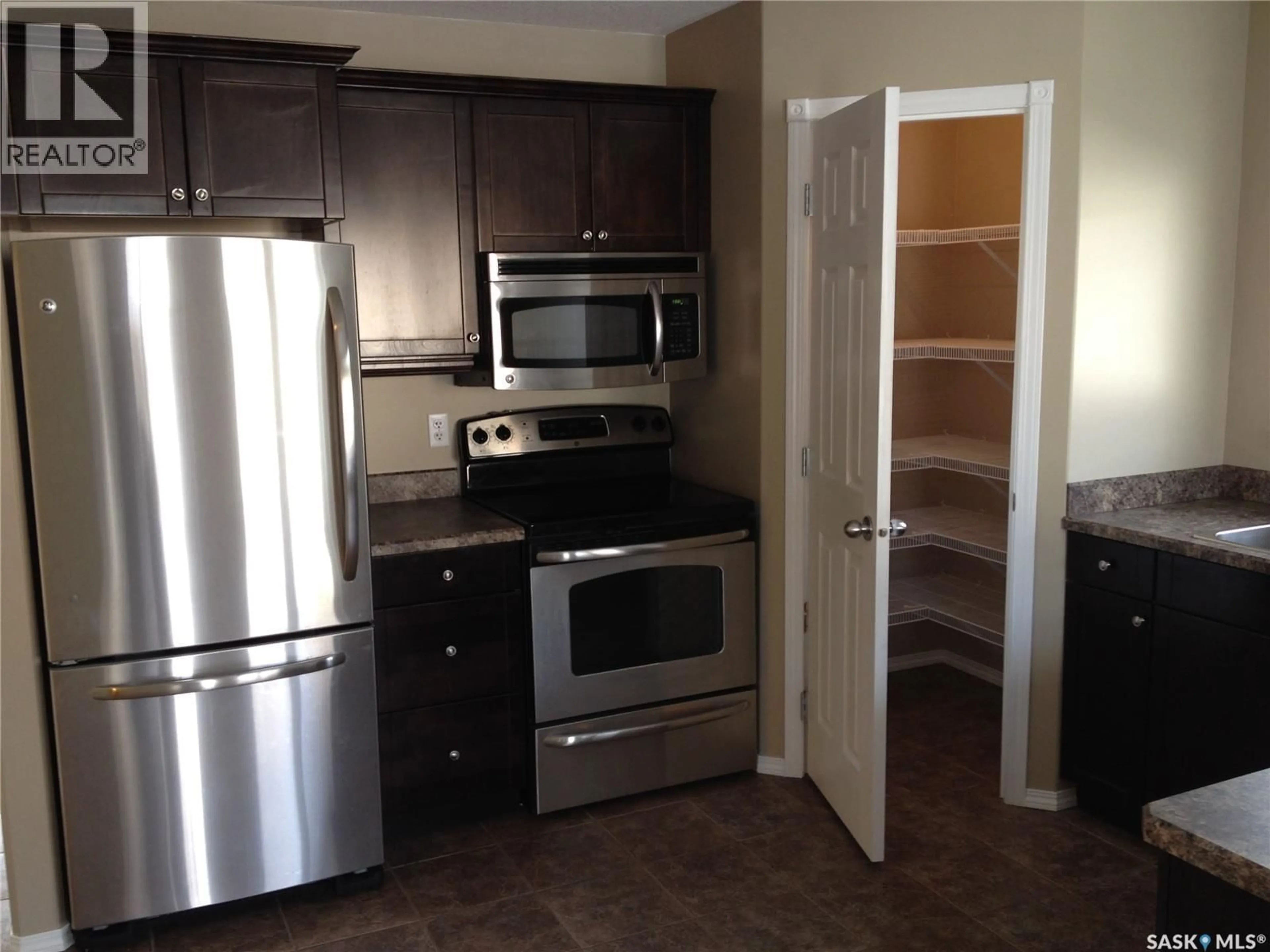 Standard kitchen, unknown for 1610 5TH AVENUE, Regina Saskatchewan S4R0R5