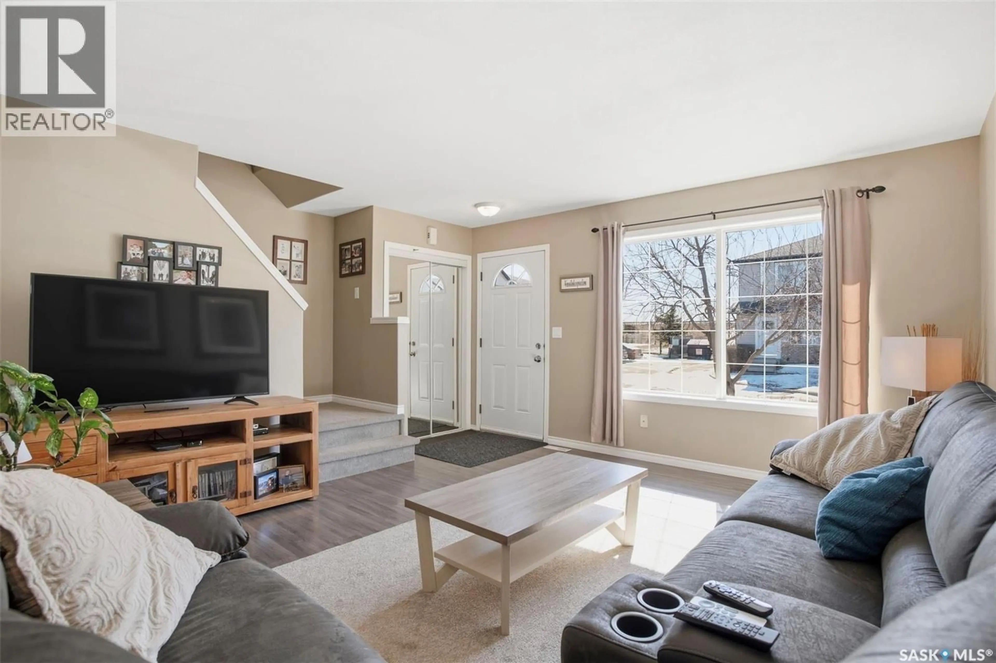 Living room with furniture, unknown for 670 - 228 KENDERDINE ROAD, Saskatoon Saskatchewan S7N4W4