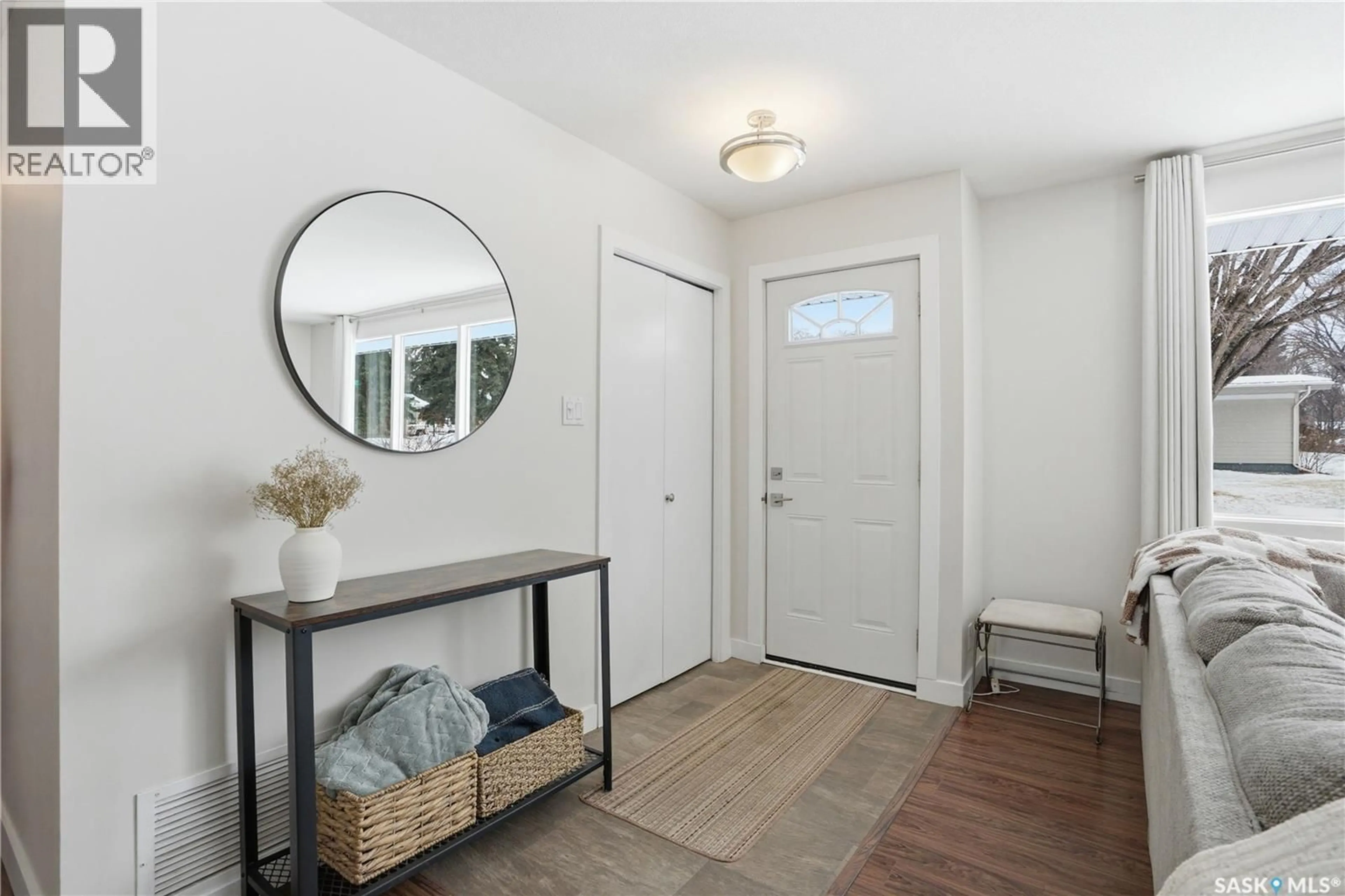 Indoor entryway for 11 LING STREET, Saskatoon Saskatchewan S7H3G4
