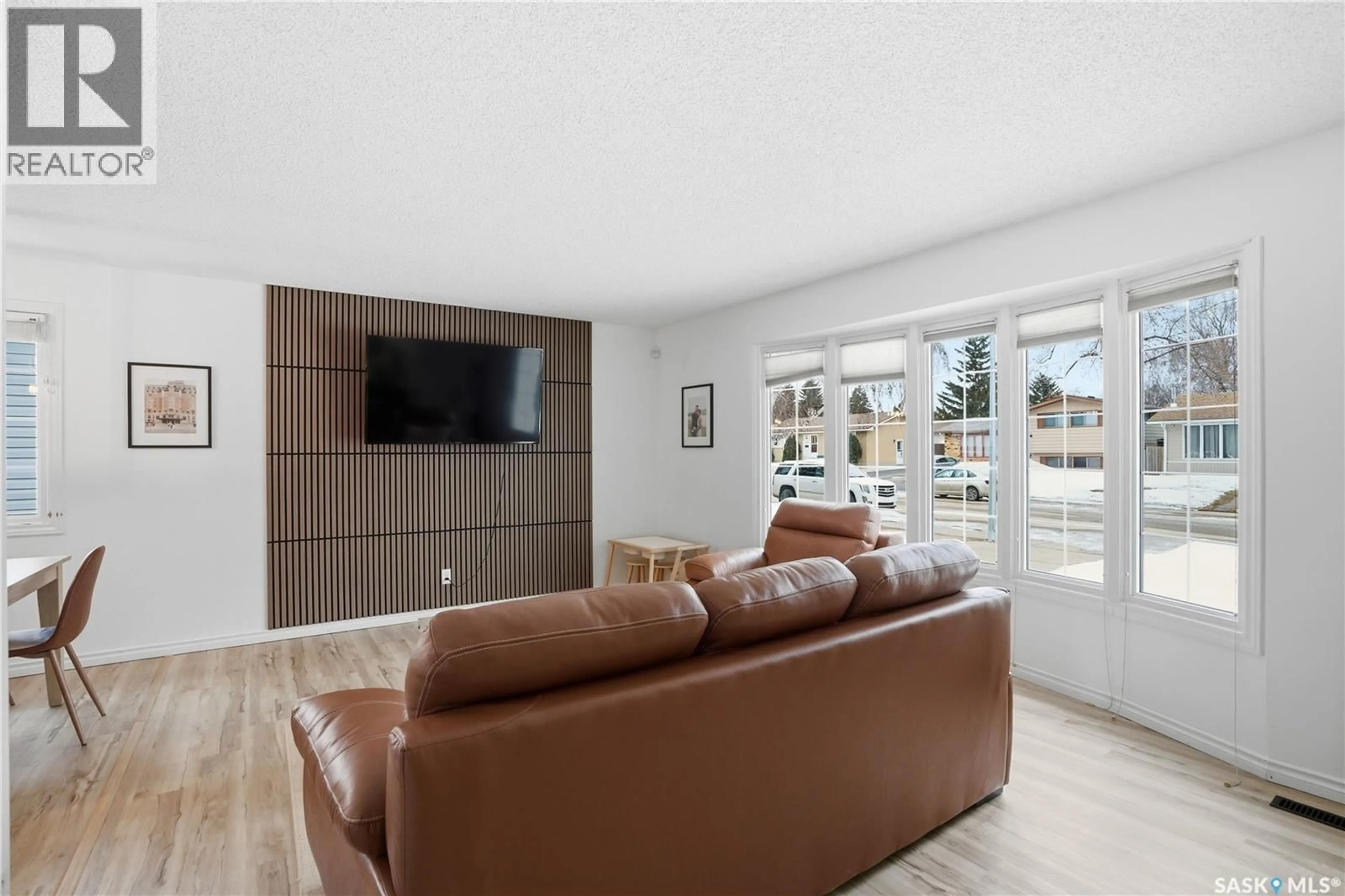 Living room with furniture, unknown for 118 APPLEBY DRIVE, Saskatoon Saskatchewan S7M4B5